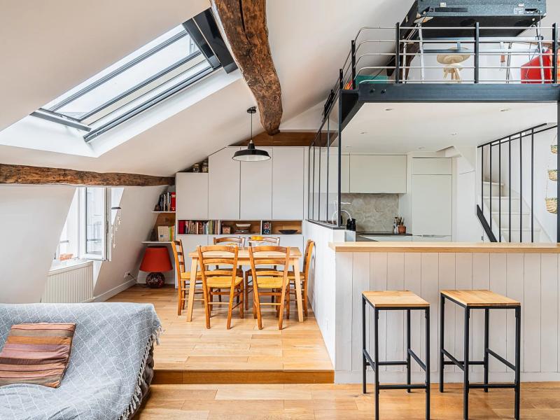 FOR SALE Top-floor apartment with charm Paris 1e - 62.33m²