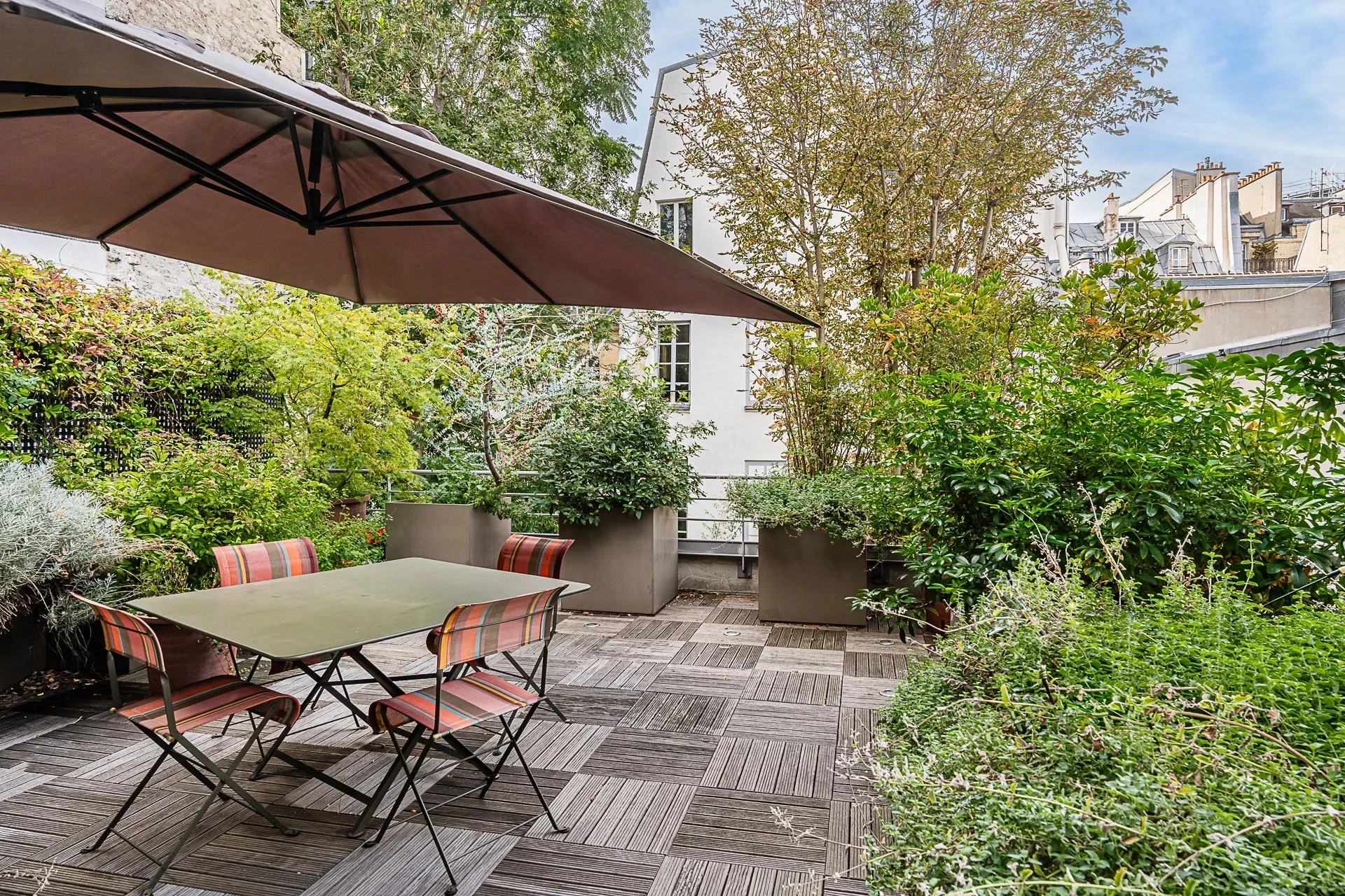 Beautiful triplex on top floor 