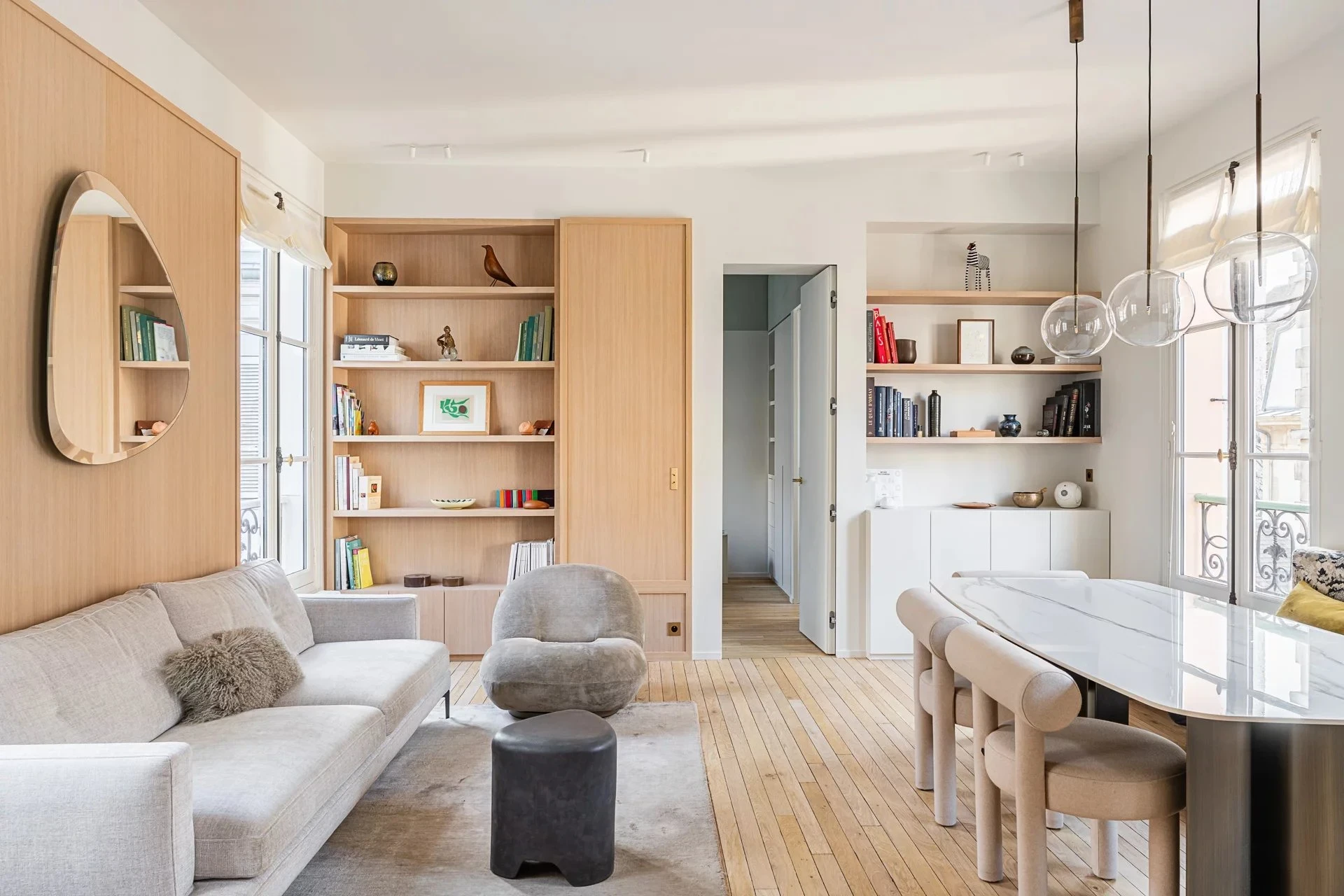 Dual-aspect apartment in immaculate condition