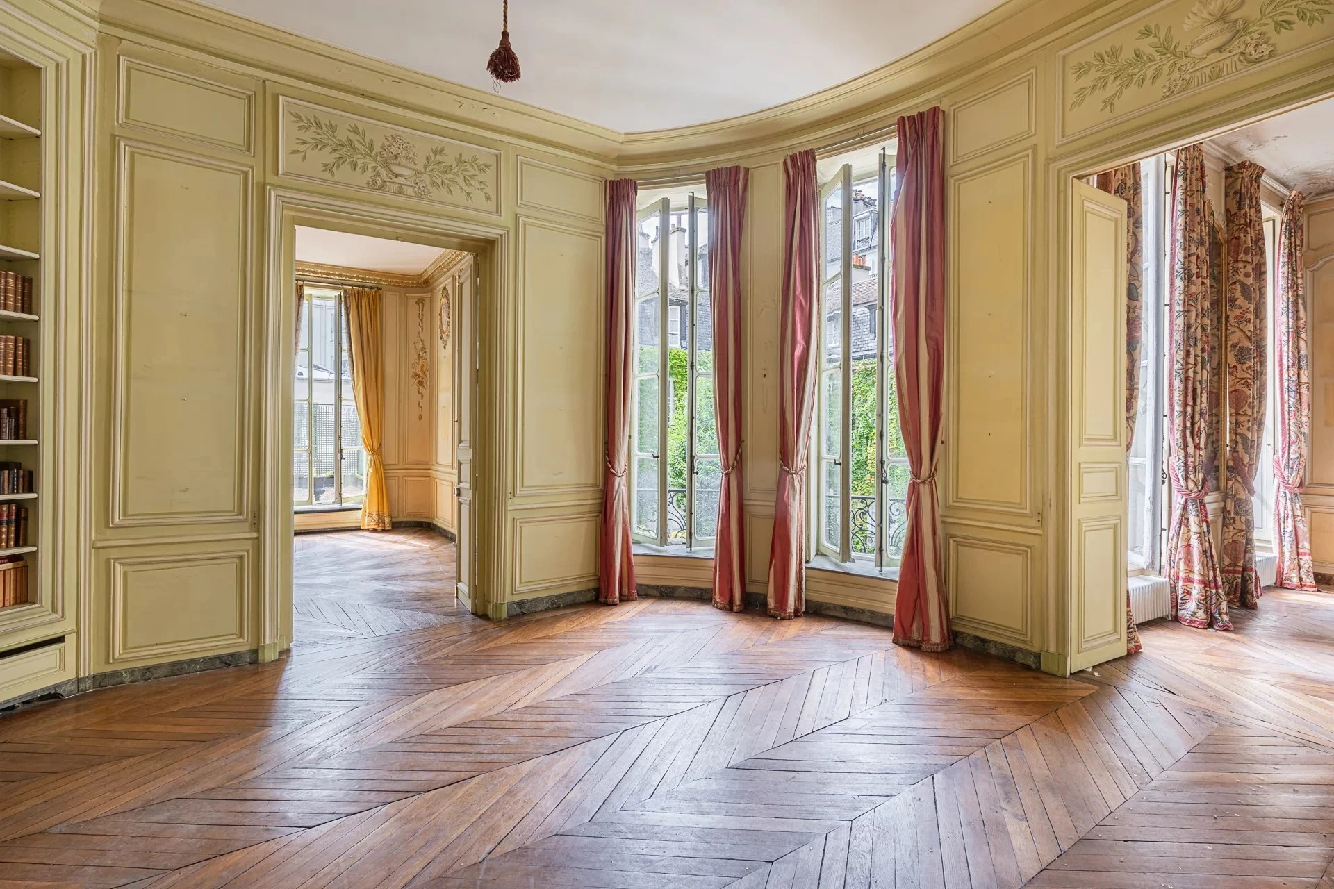 Remarkable property with terrace