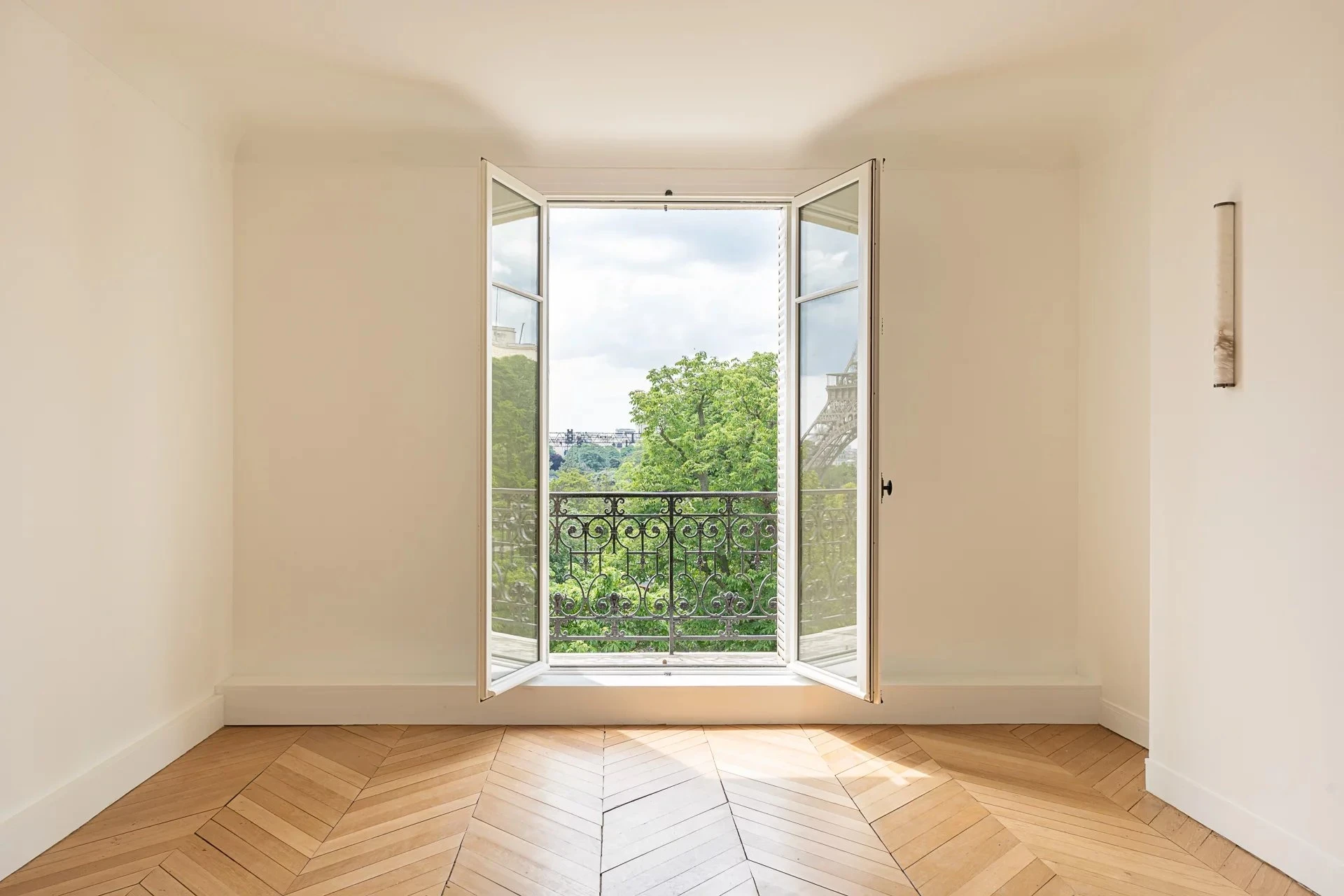 Picture of property: Exceptional apartment with fantastic views 11