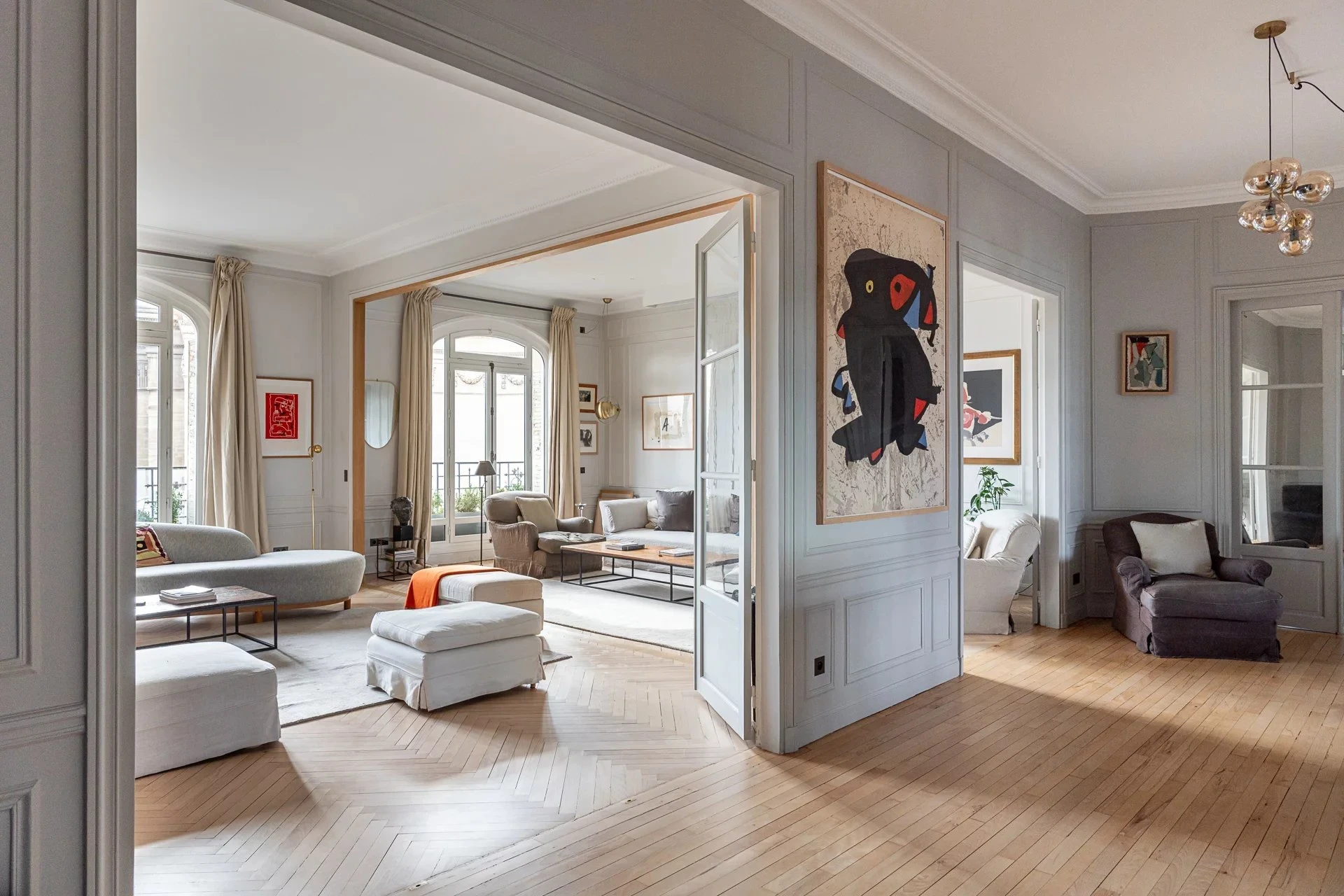 Dans le plus bel immeuble de la Place du Panthéon