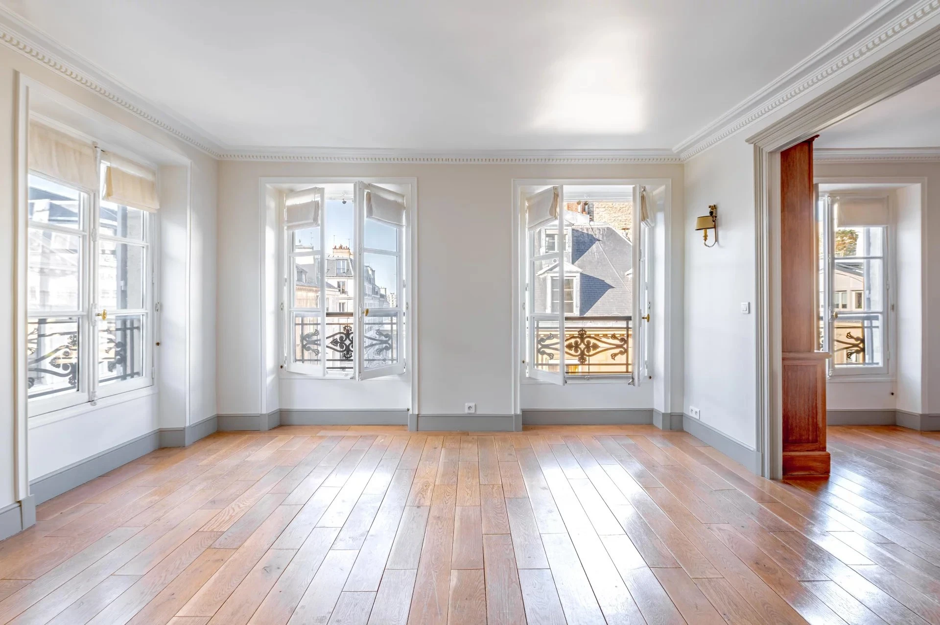 A haven of light in an exceptional neighbourhood