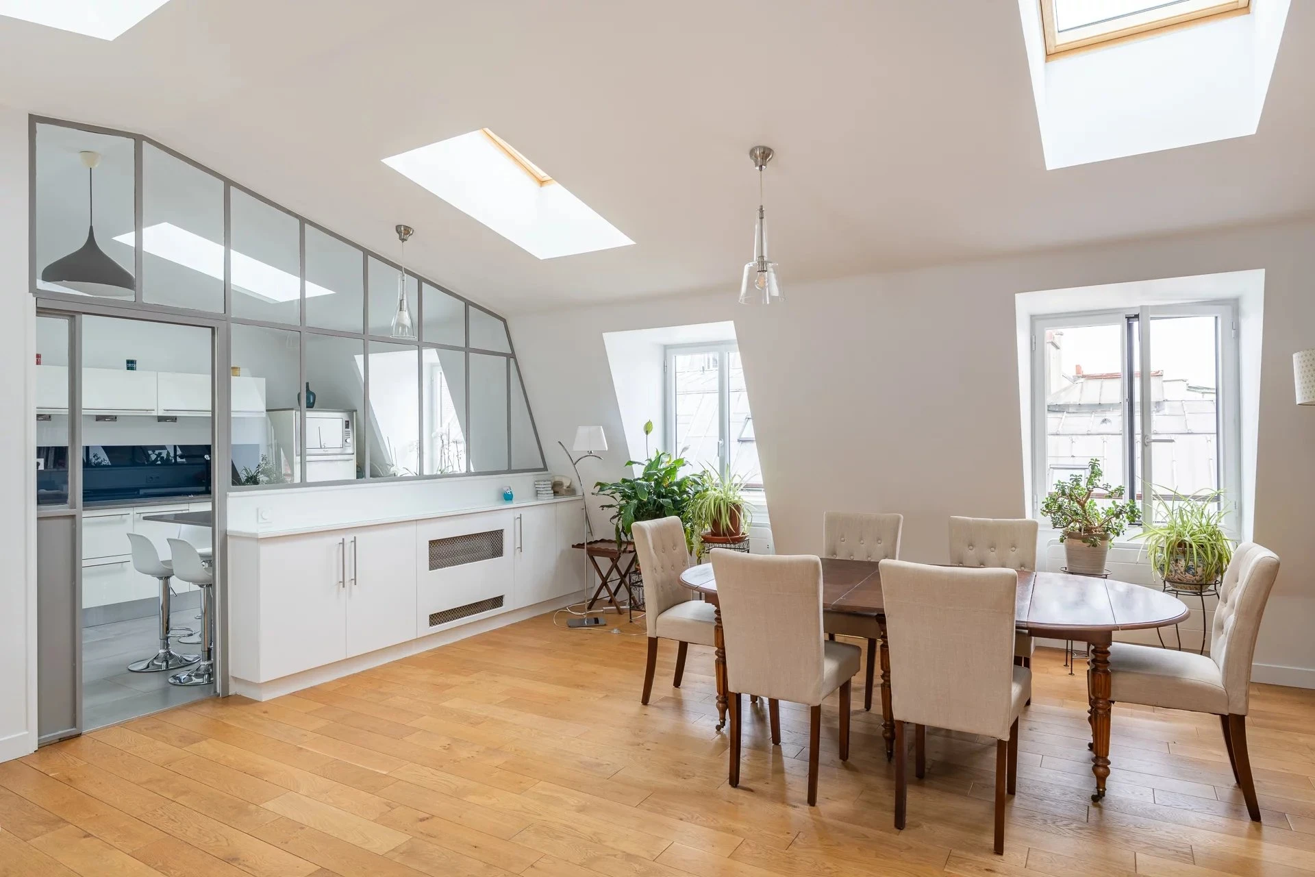 Picture of property: Immaculate condition on the top floor 5