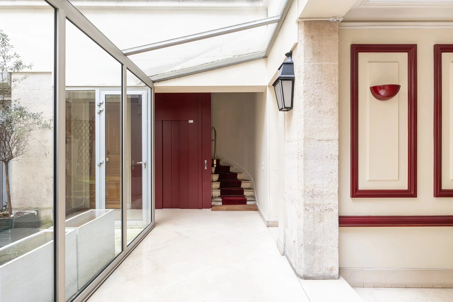 Picture of property: Immaculate condition on the top floor 13