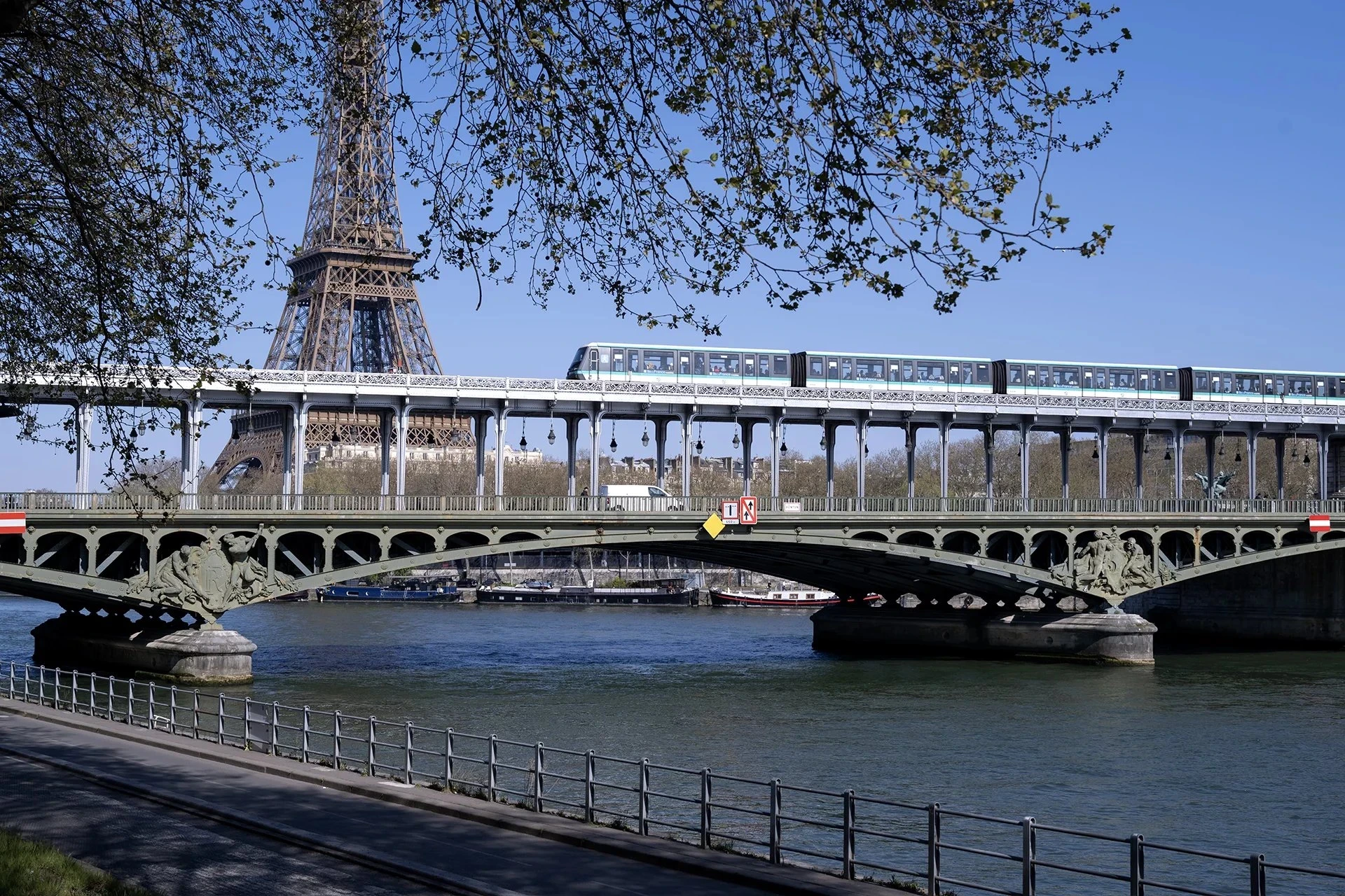 Picture of property: Bright, top-floor duplex apartment 12