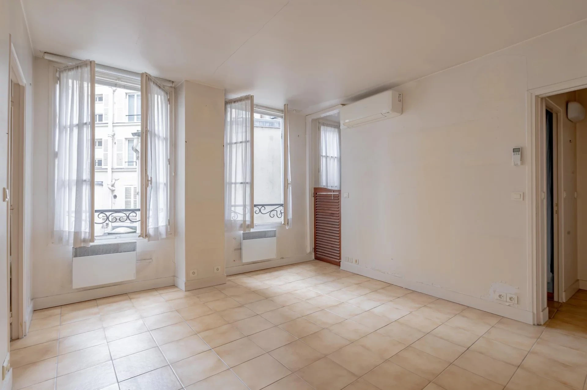 Dans une cour paisible de la rue Vineuse