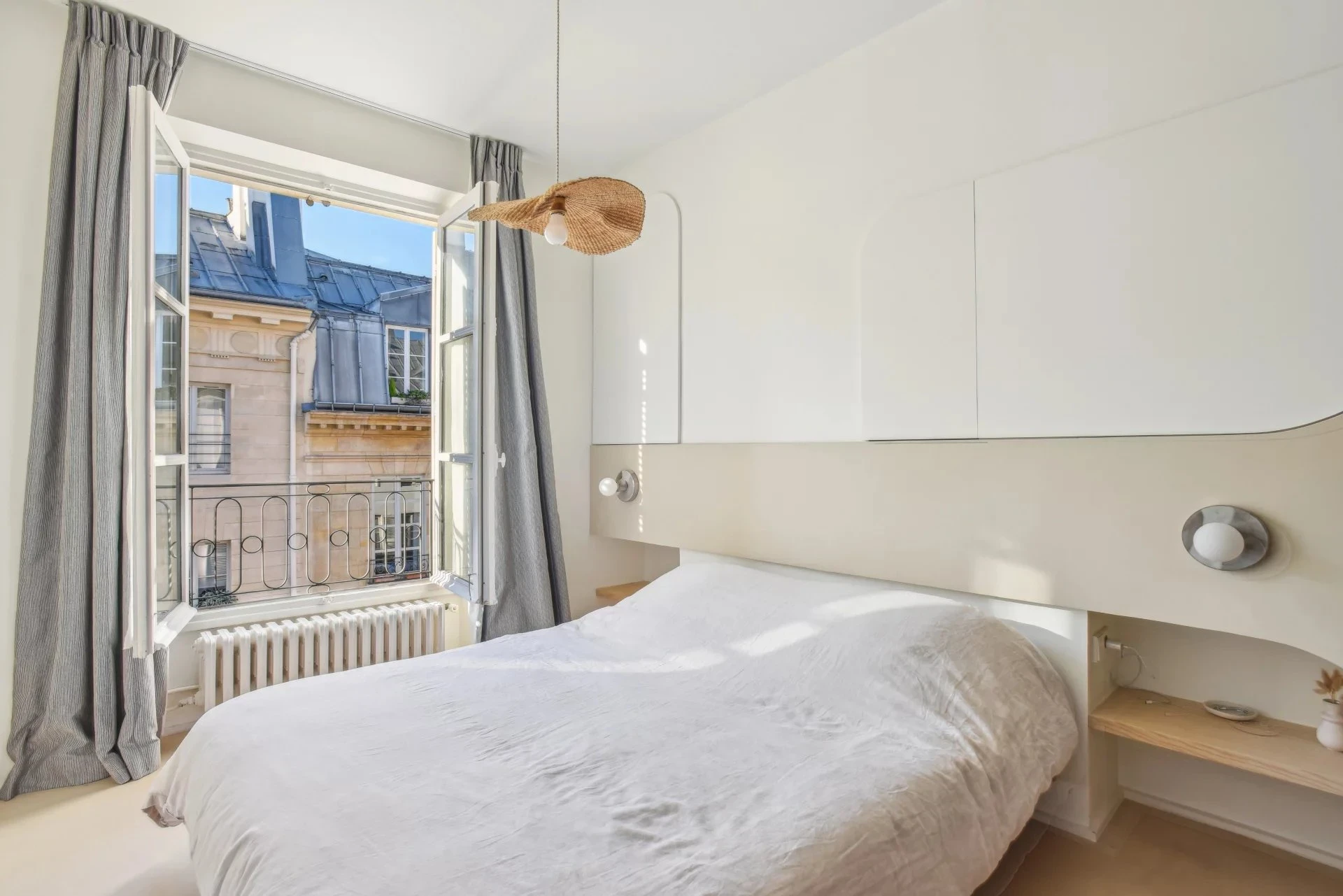 Picture of property: Ideal pied-à-terre 12