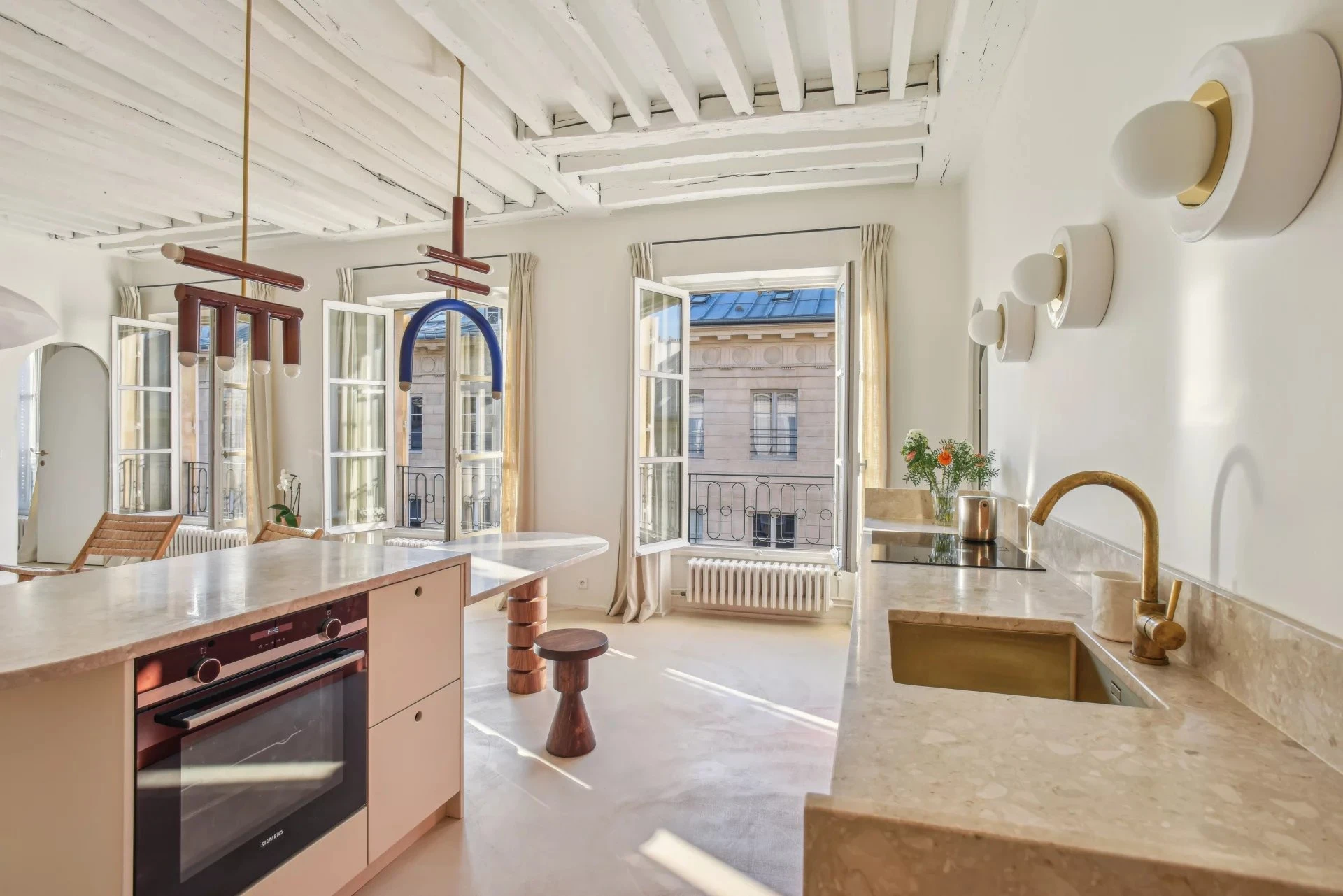 Picture of property: Ideal pied-à-terre 2