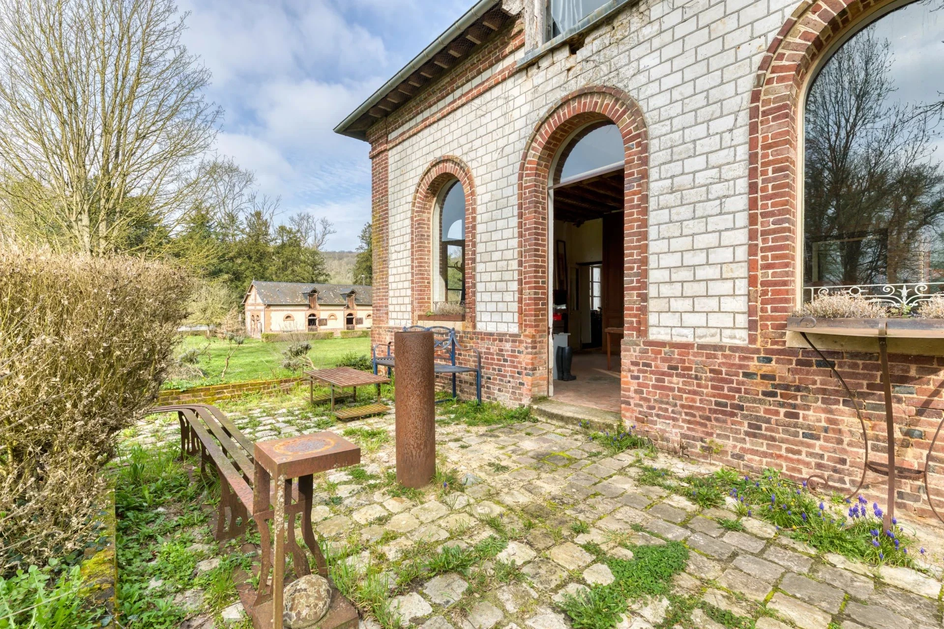 Propriété avec dépendances. Idéale artisans, artistes,