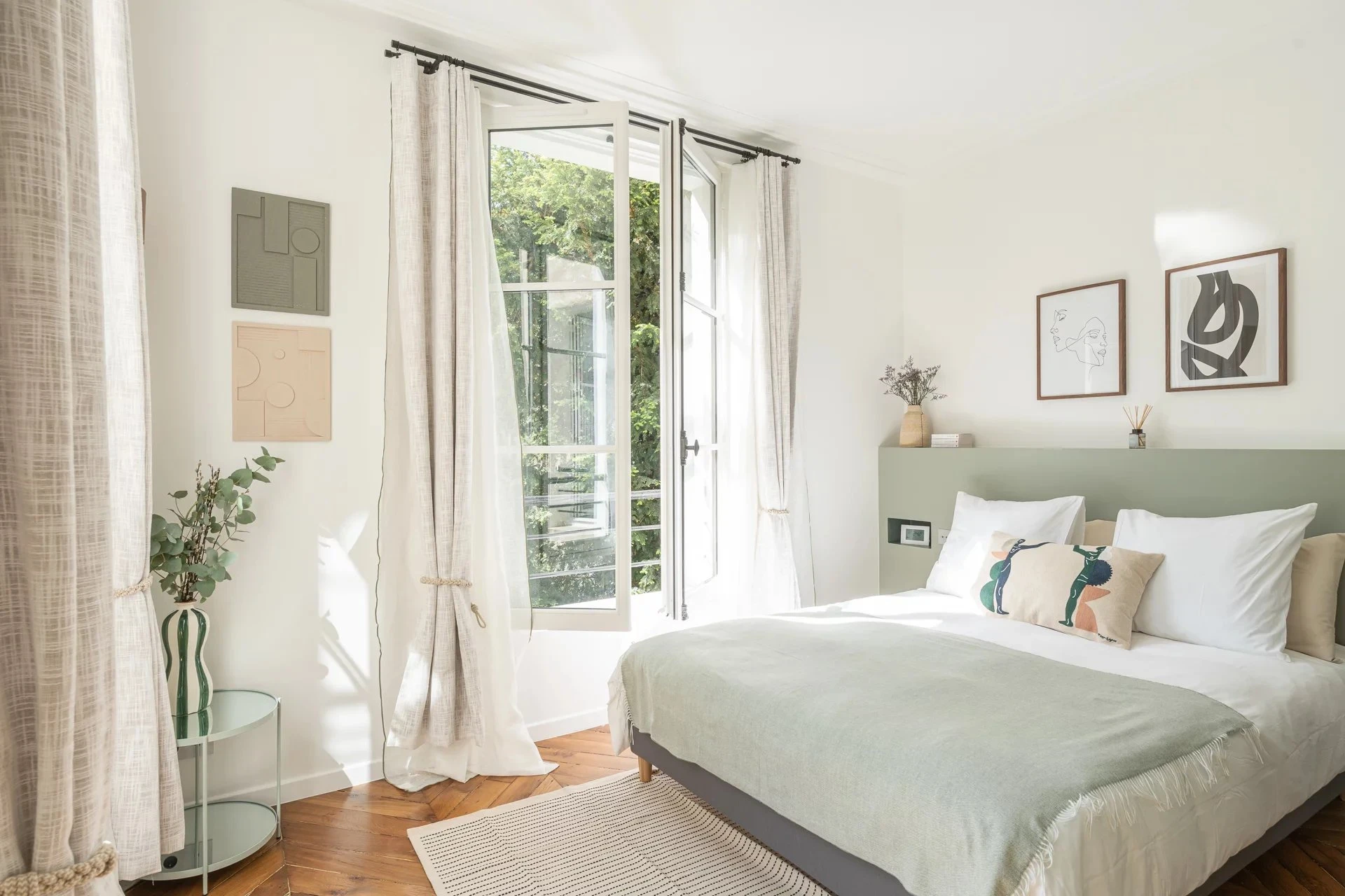 Picture of property: Between a tree-lined courtyard and garden 3