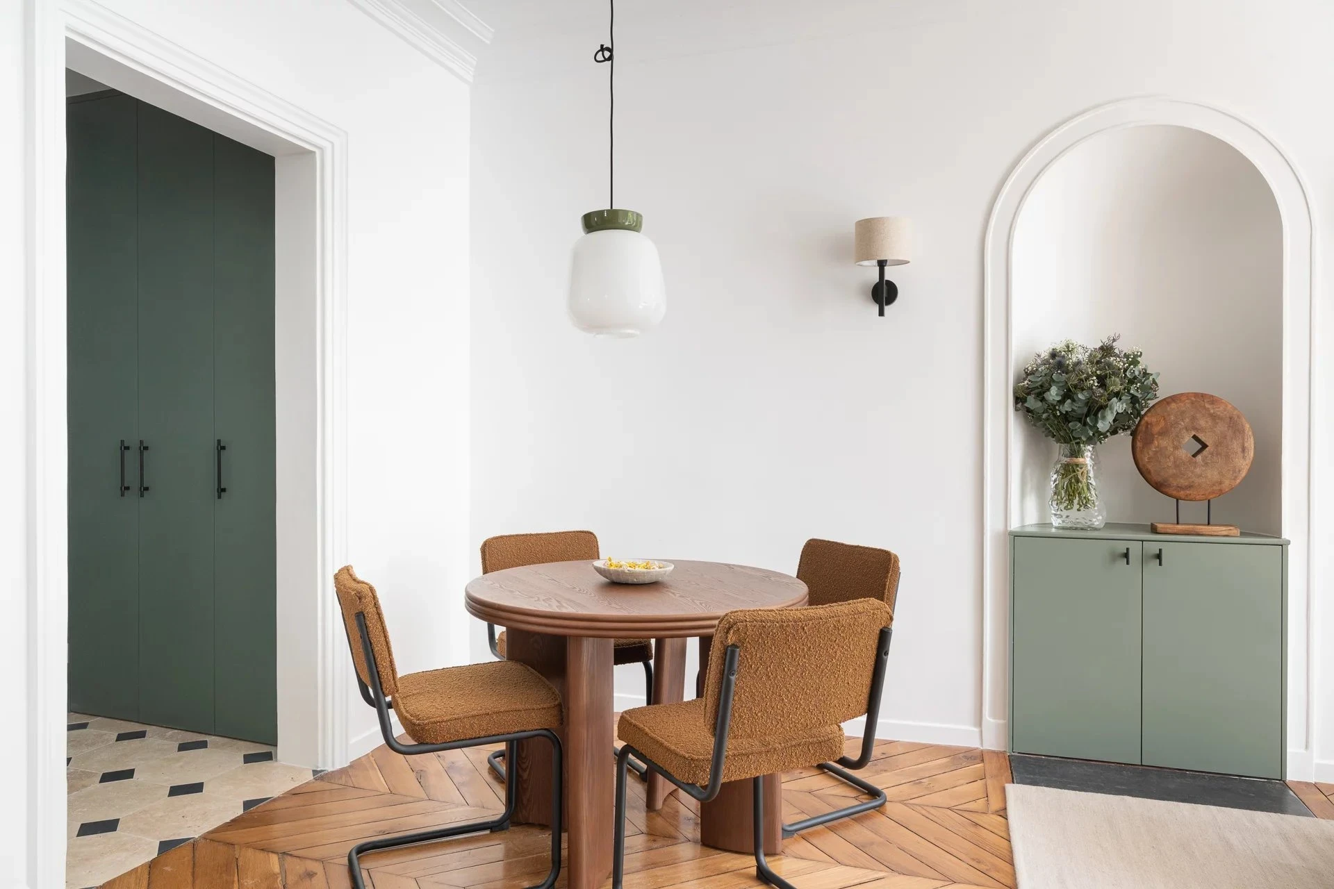 Picture of property: Between a tree-lined courtyard and garden 4