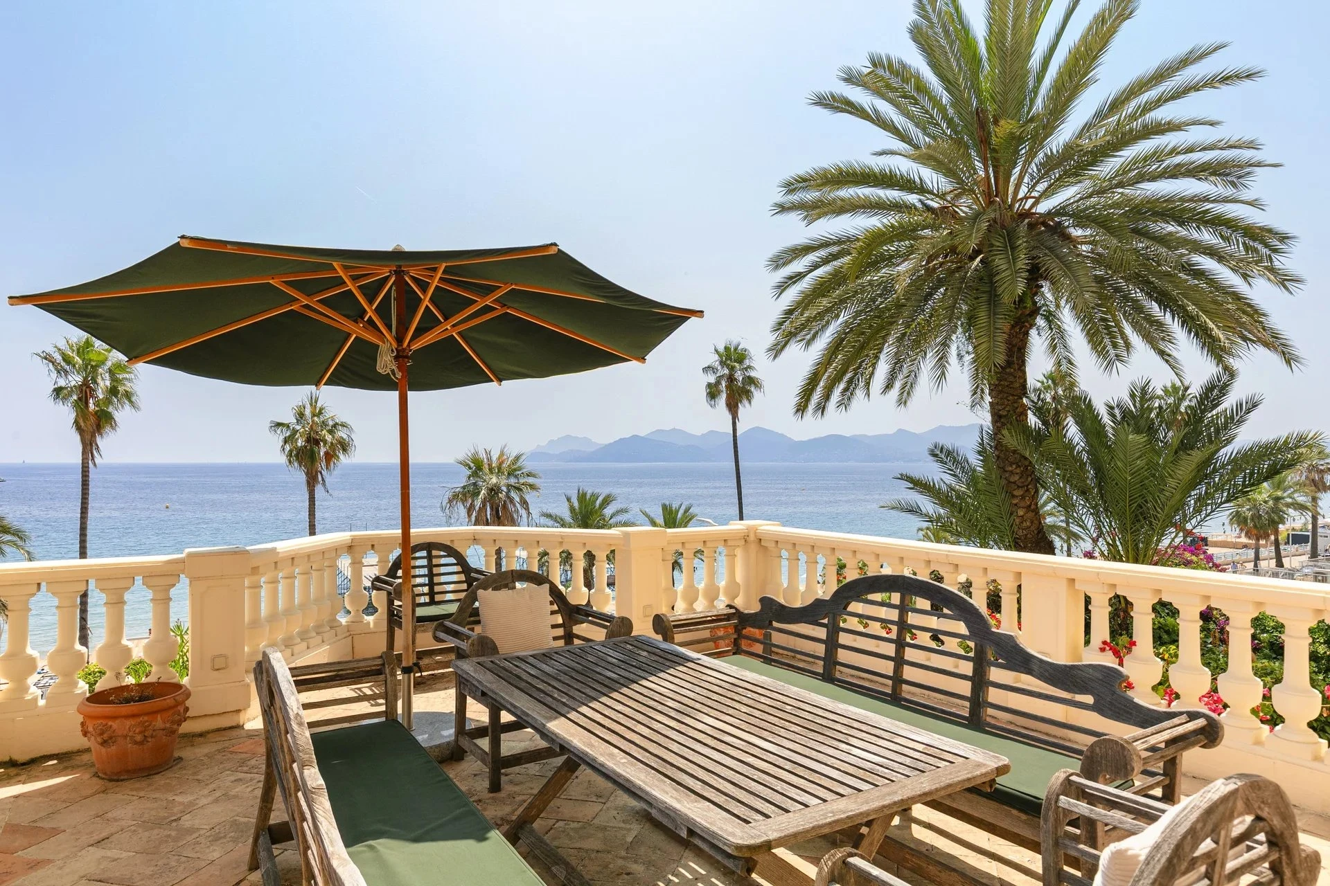 Picture of property: A unique seafront property in Cannes 3