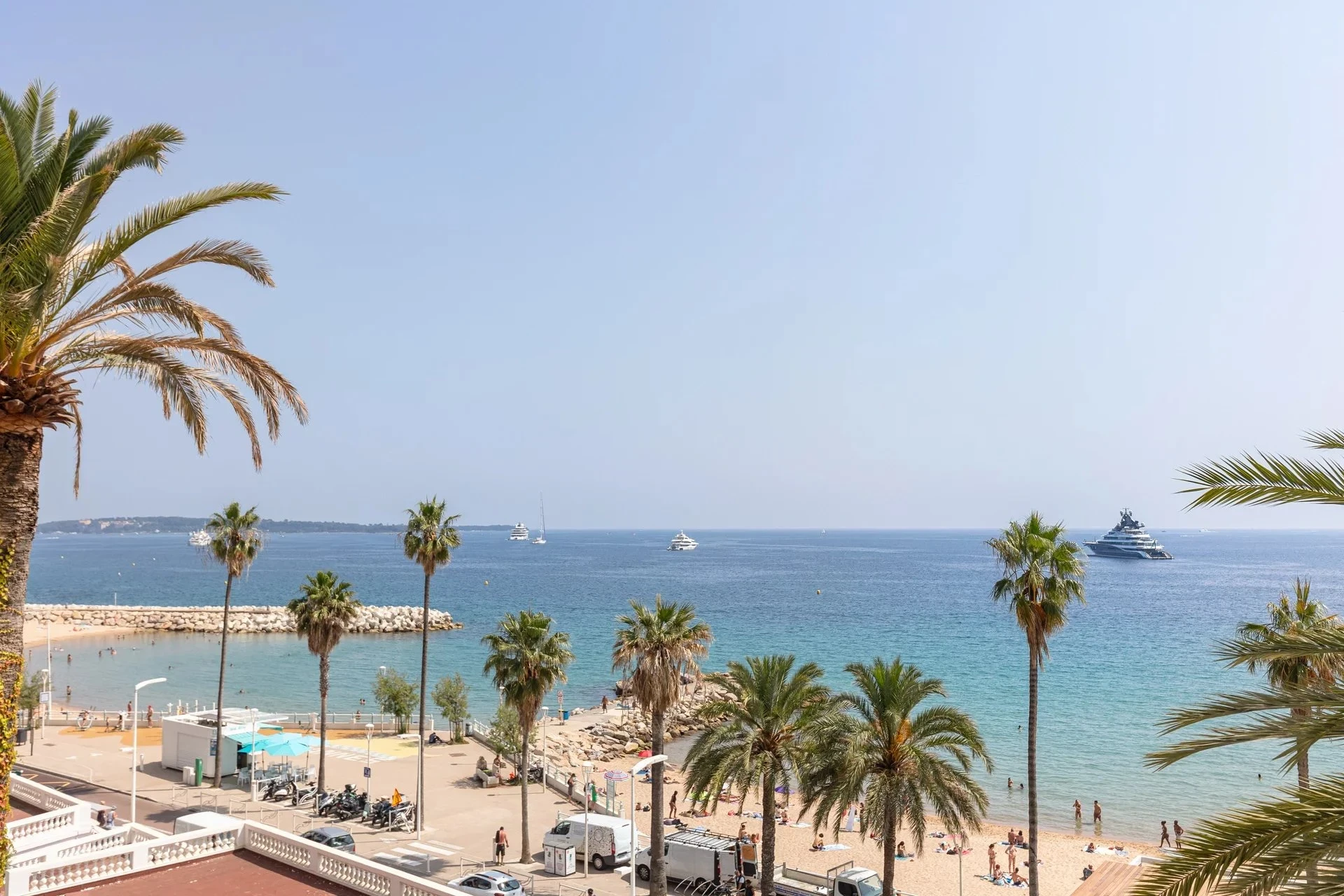 Picture of property: A unique seafront property in Cannes 16