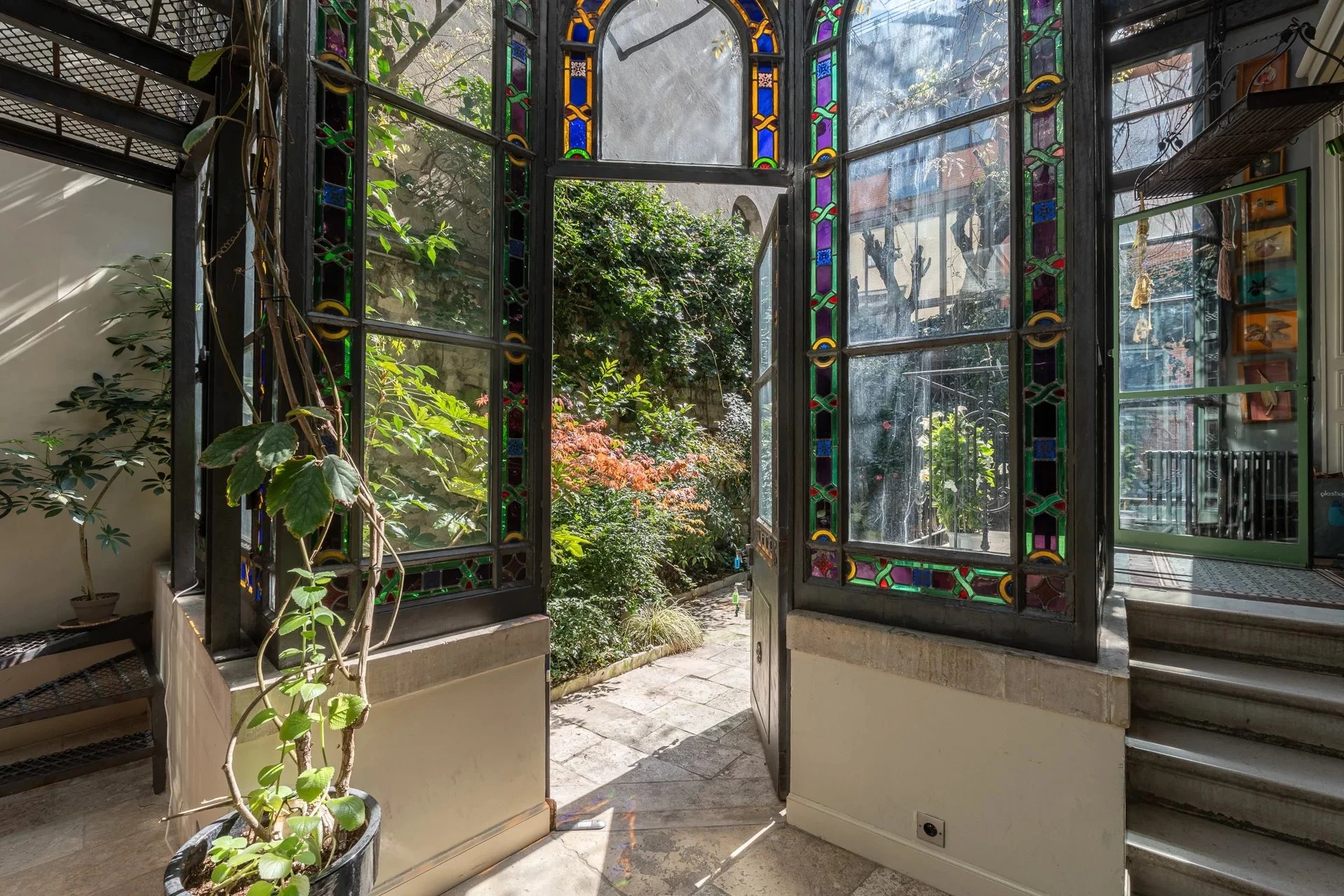 Picture of property: La Campagne à Paris 3