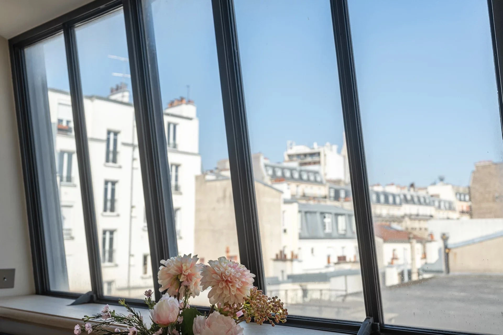 Picture of property: La Campagne à Paris 8