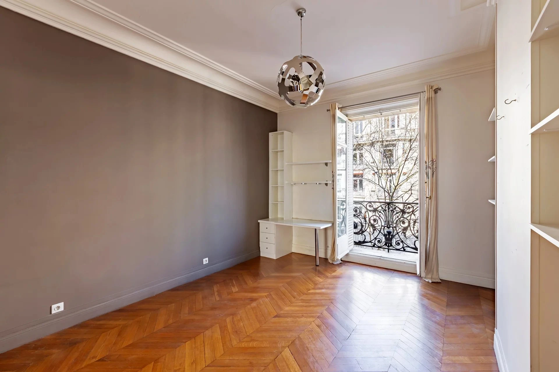 Picture of property: Dual-aspect apartment 13