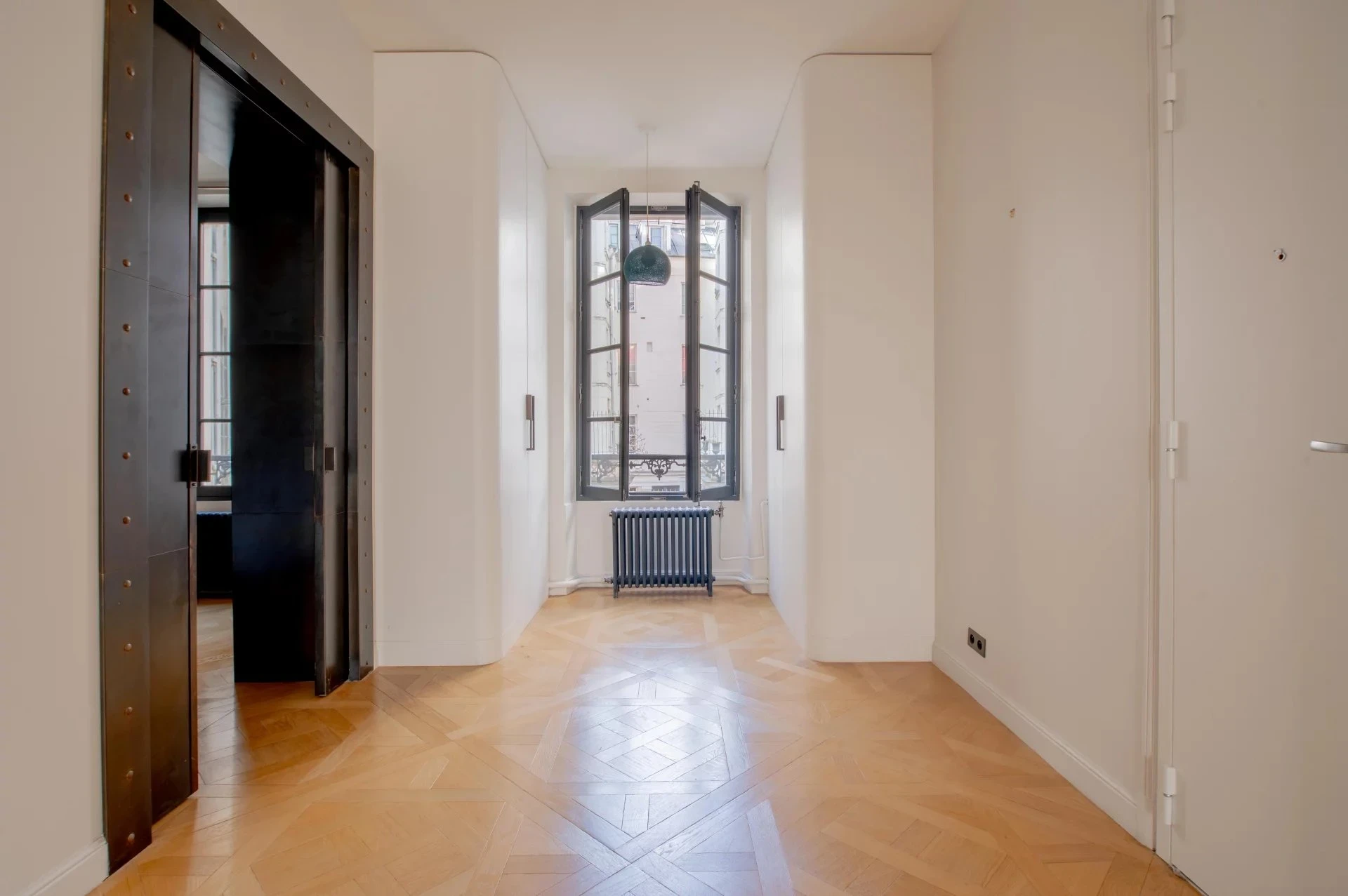 Picture of property: Renovated and redesigned family apartment 7