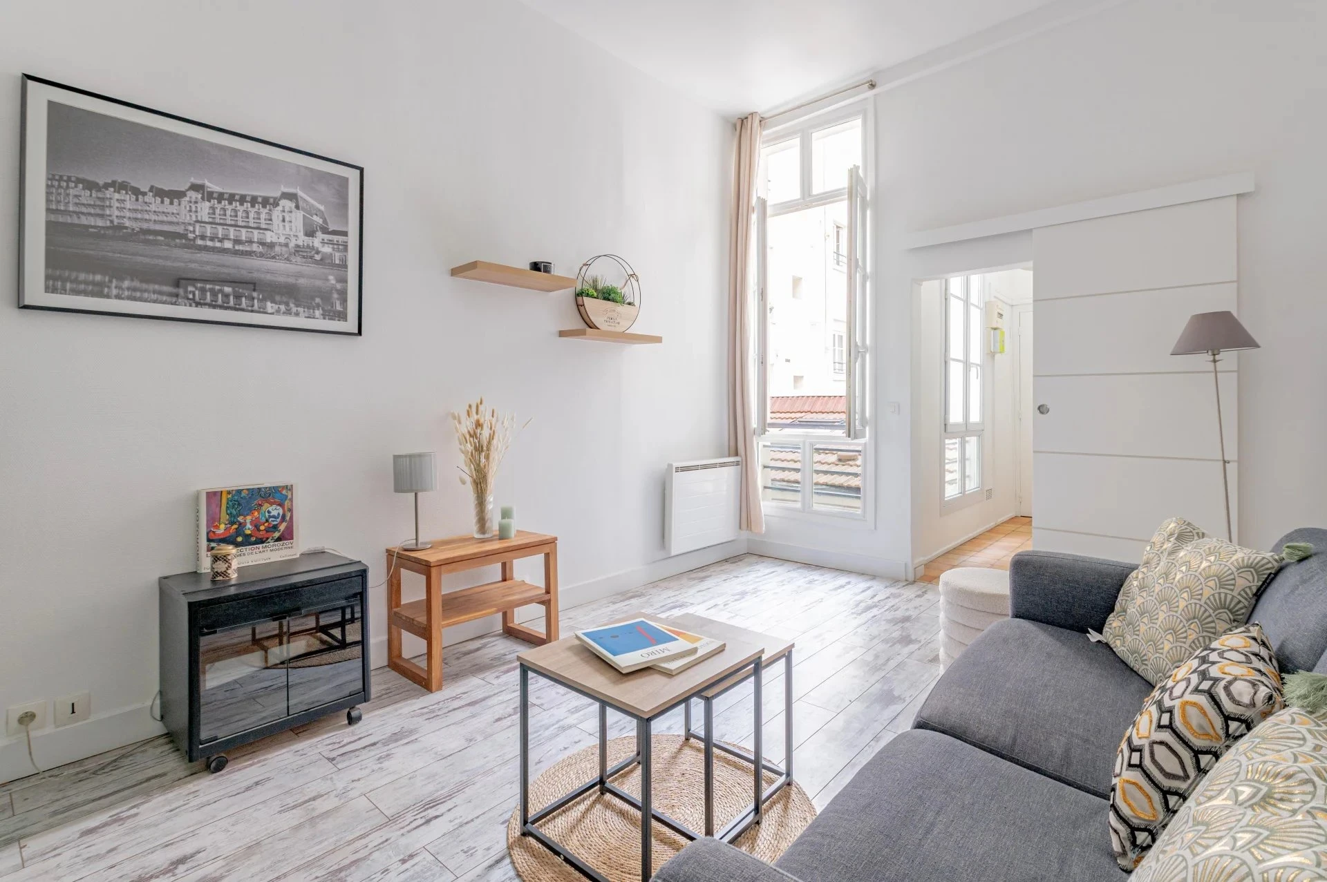 Studio apartment near Bon Marché