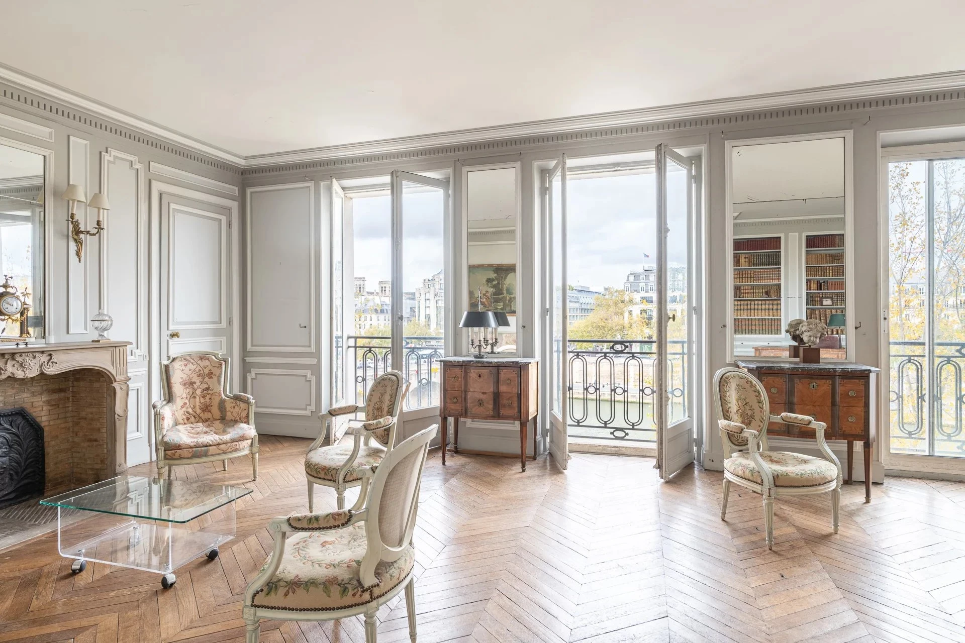 Picture of property: A rare location with a view 2