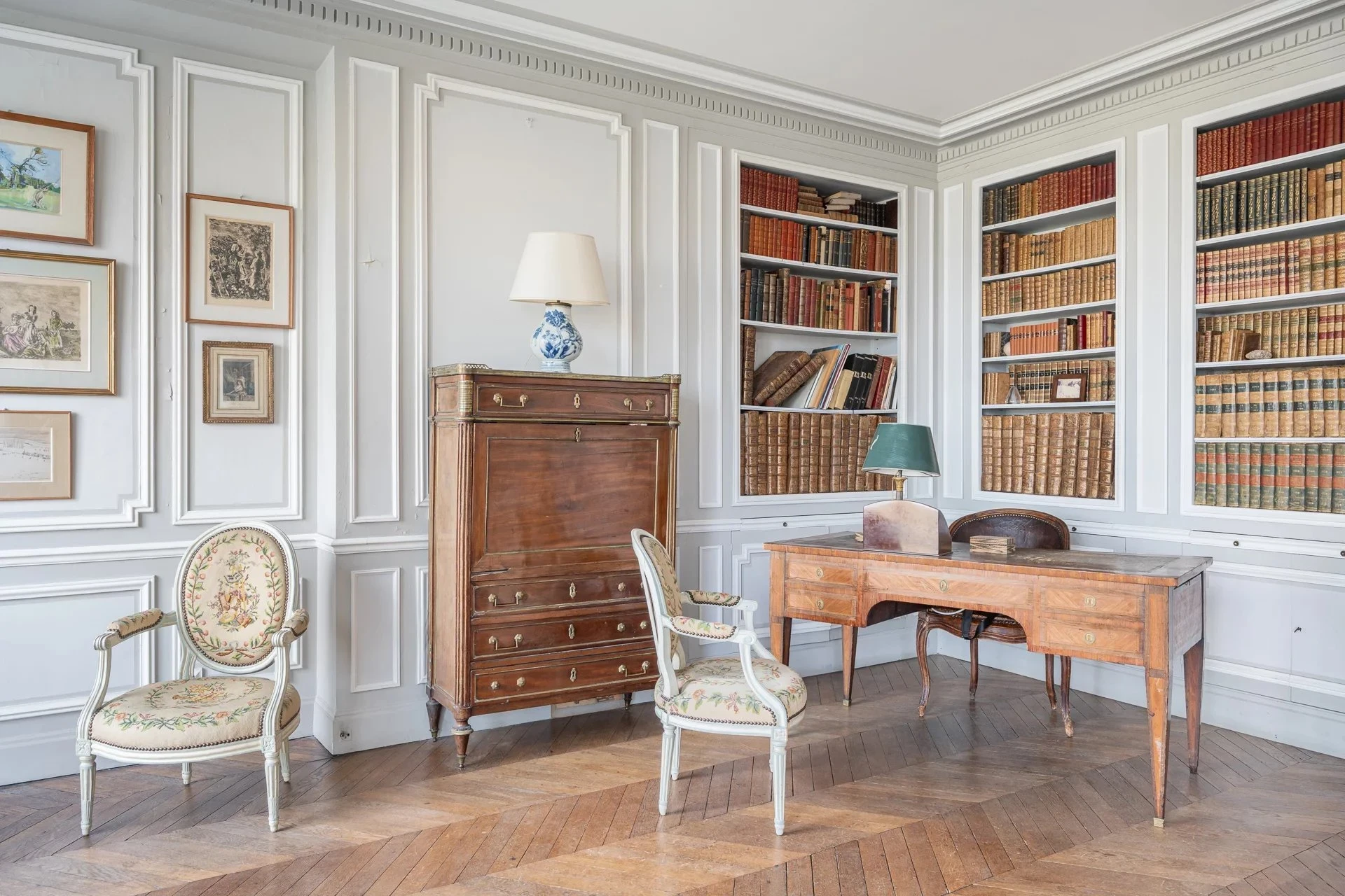 Picture of property: A rare location with a view 4