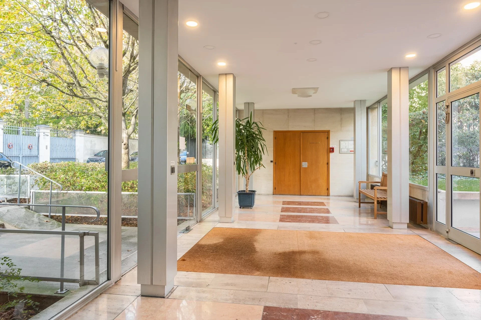 Grand studio sur jardin avec parking possible