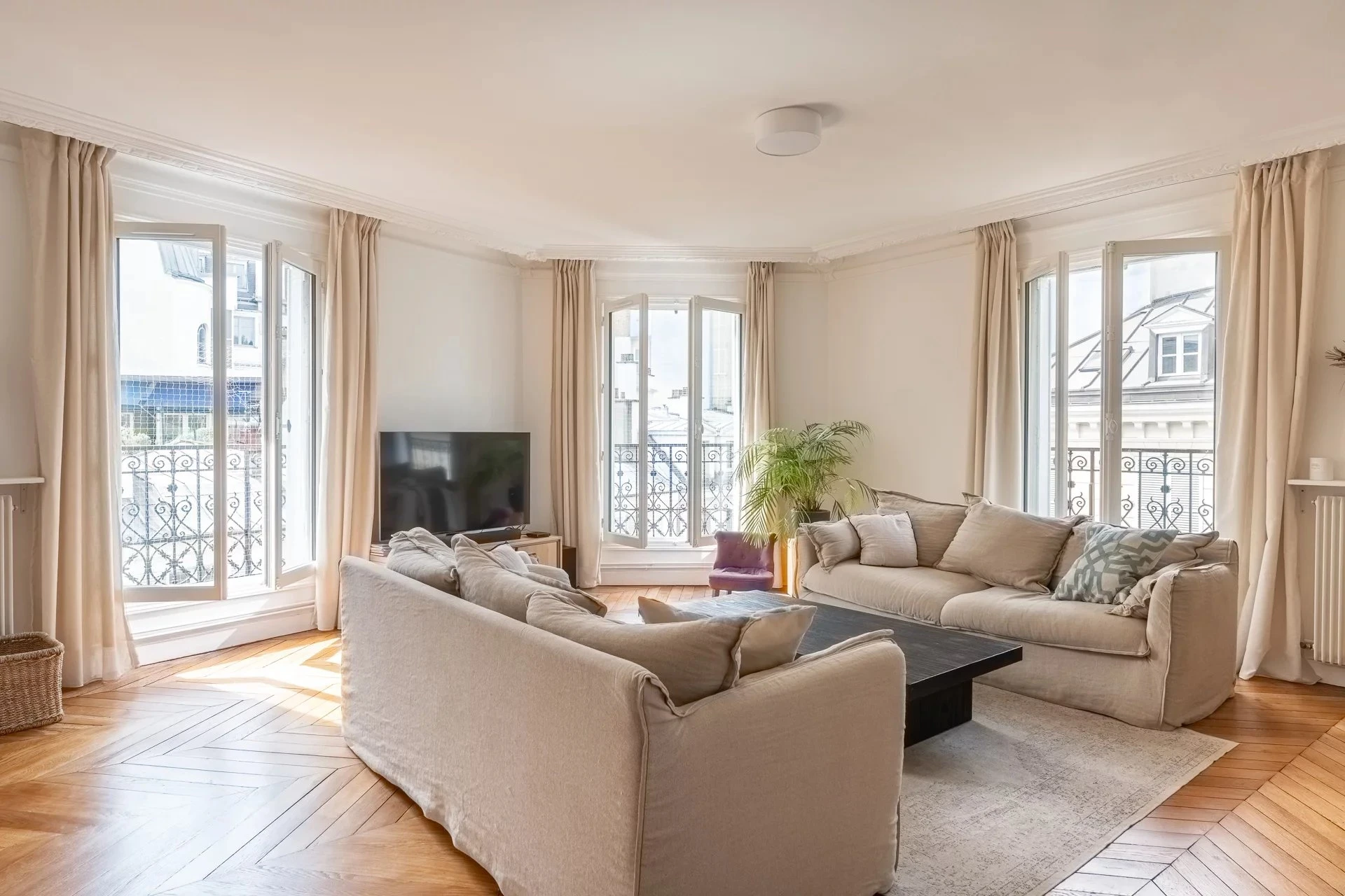 Appartement avec balcon filant sur Saint-Sulpice