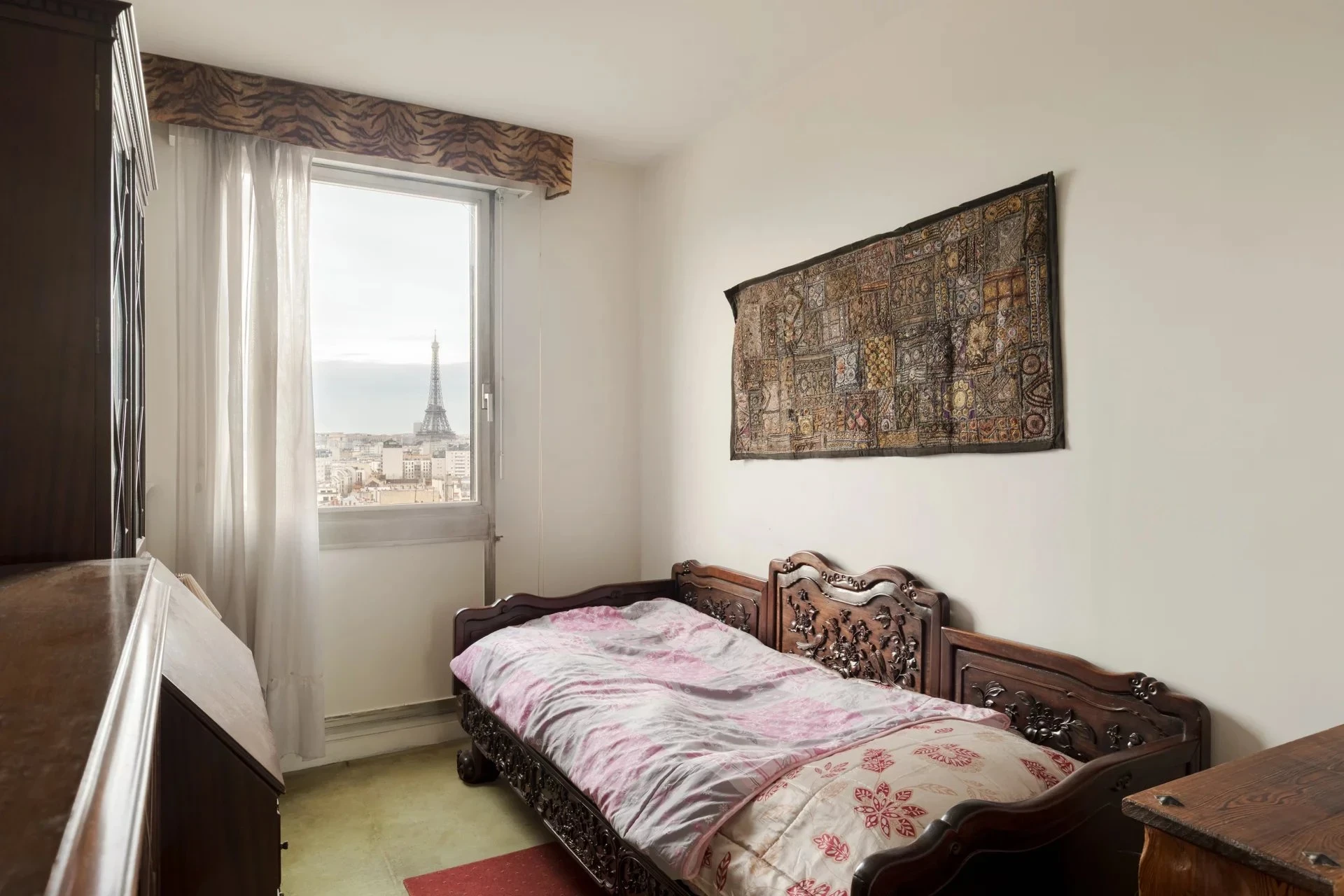 Picture of property: Stunning view of the Eiffel Tower without overlook 10