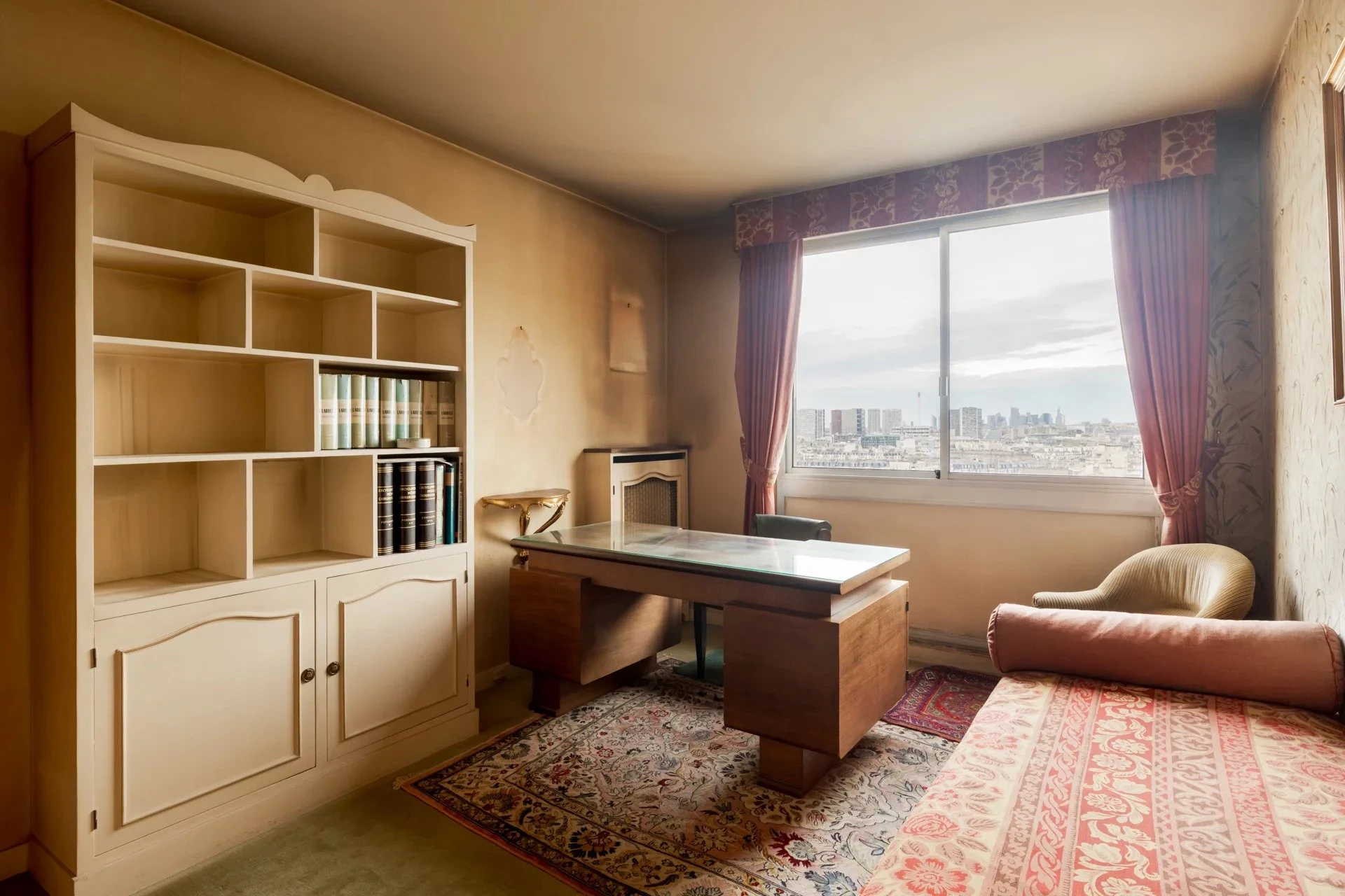 Picture of property: Stunning view of the Eiffel Tower without overlook 11