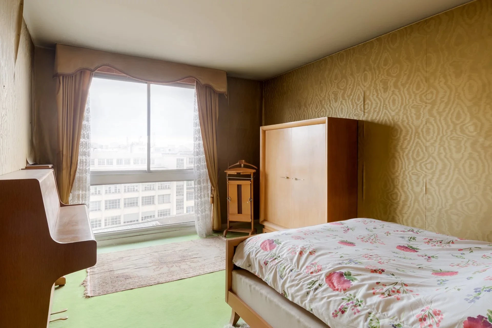 Picture of property: Stunning view of the Eiffel Tower without overlook 12