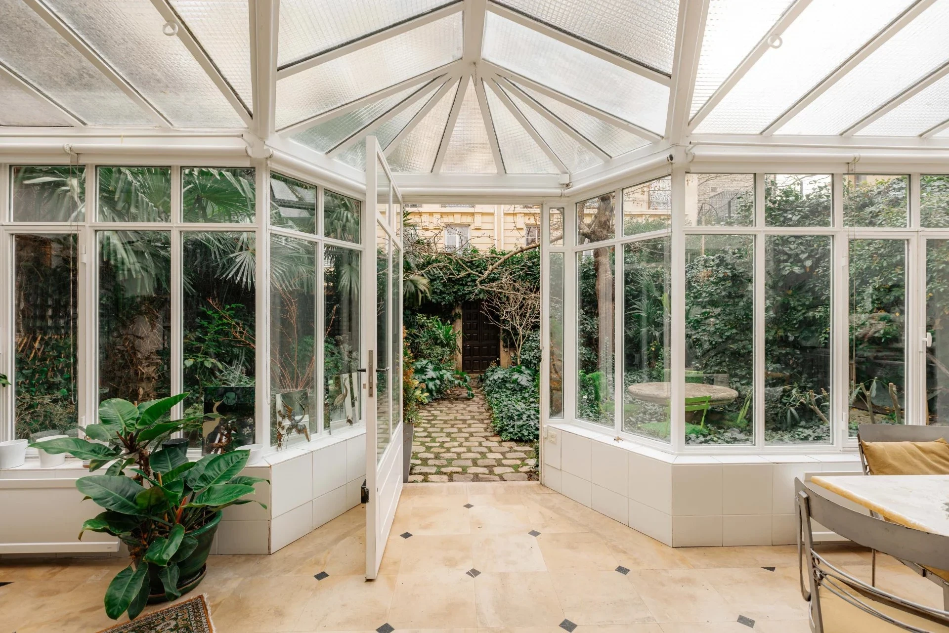 Picture of property: Townhouse with garden away from public view 2