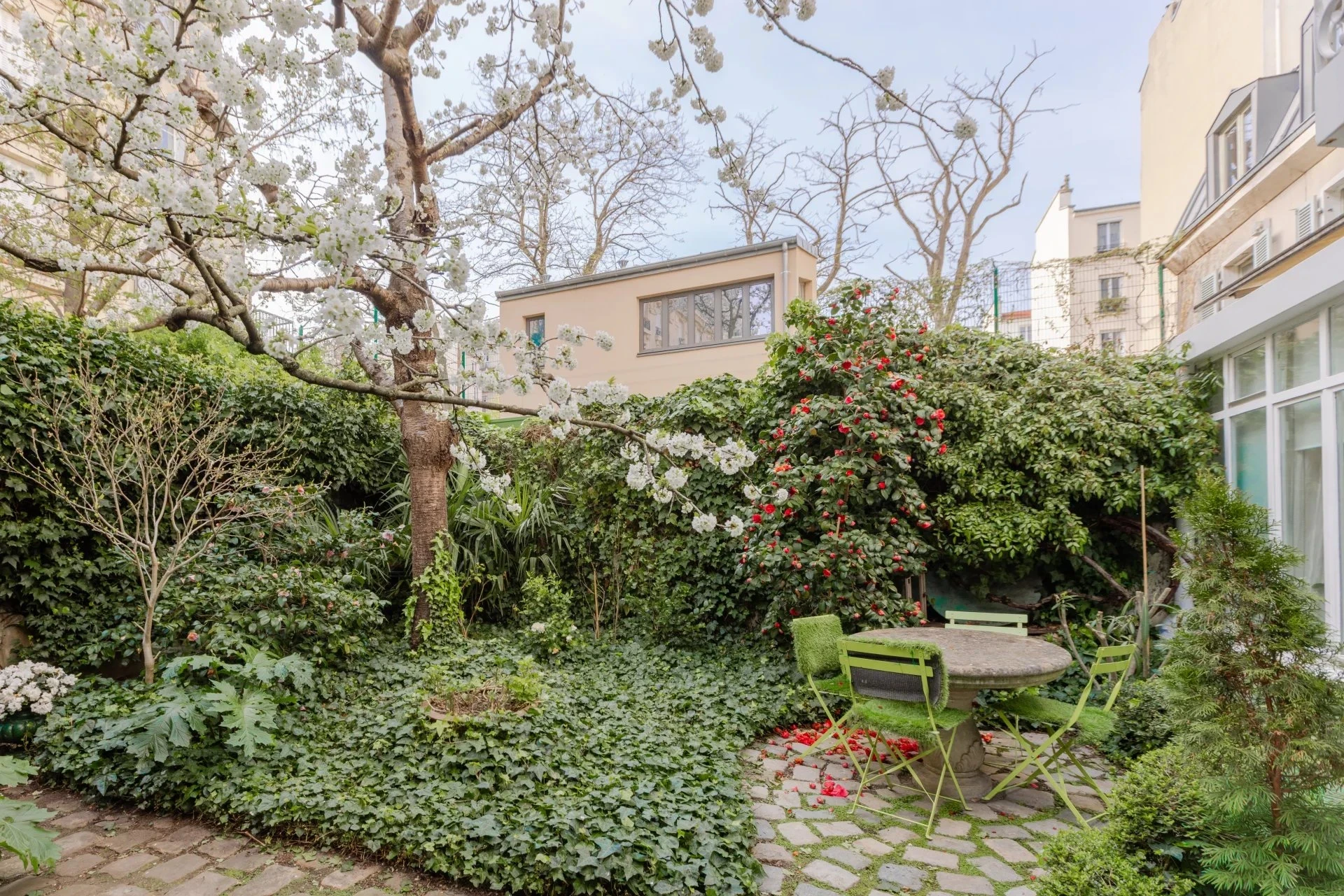 Picture of property: Townhouse with garden away from public view 2