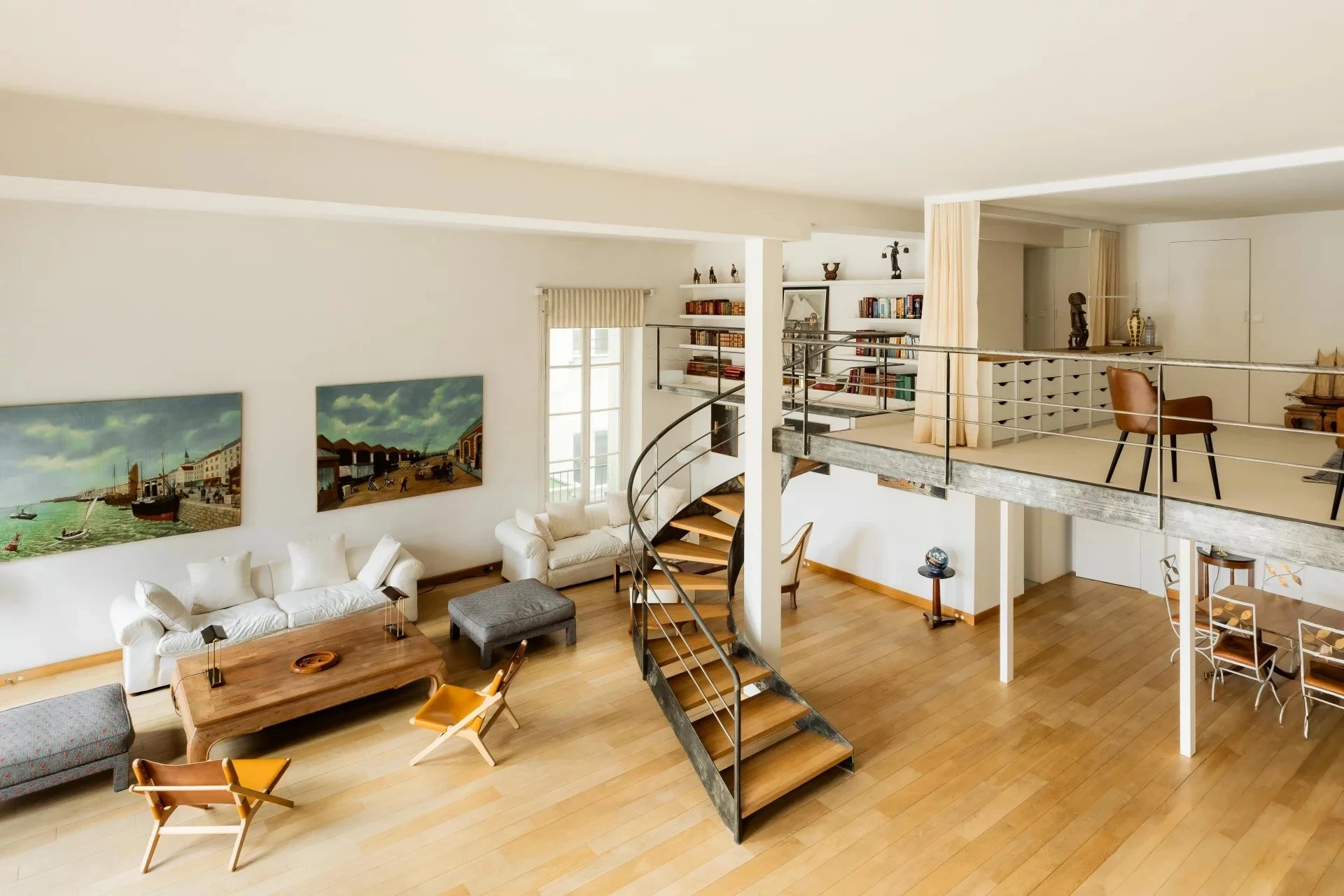 Image du bien : Face à l'église Saint-Germain-des Près 4