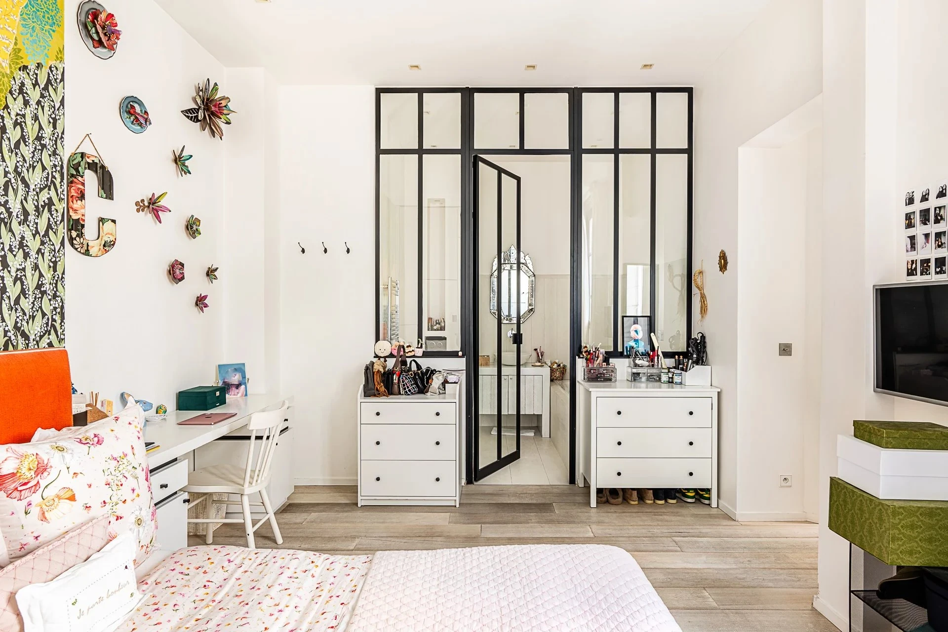 Picture of property: Exceptional apartment, renovated, Parc Monceau 17