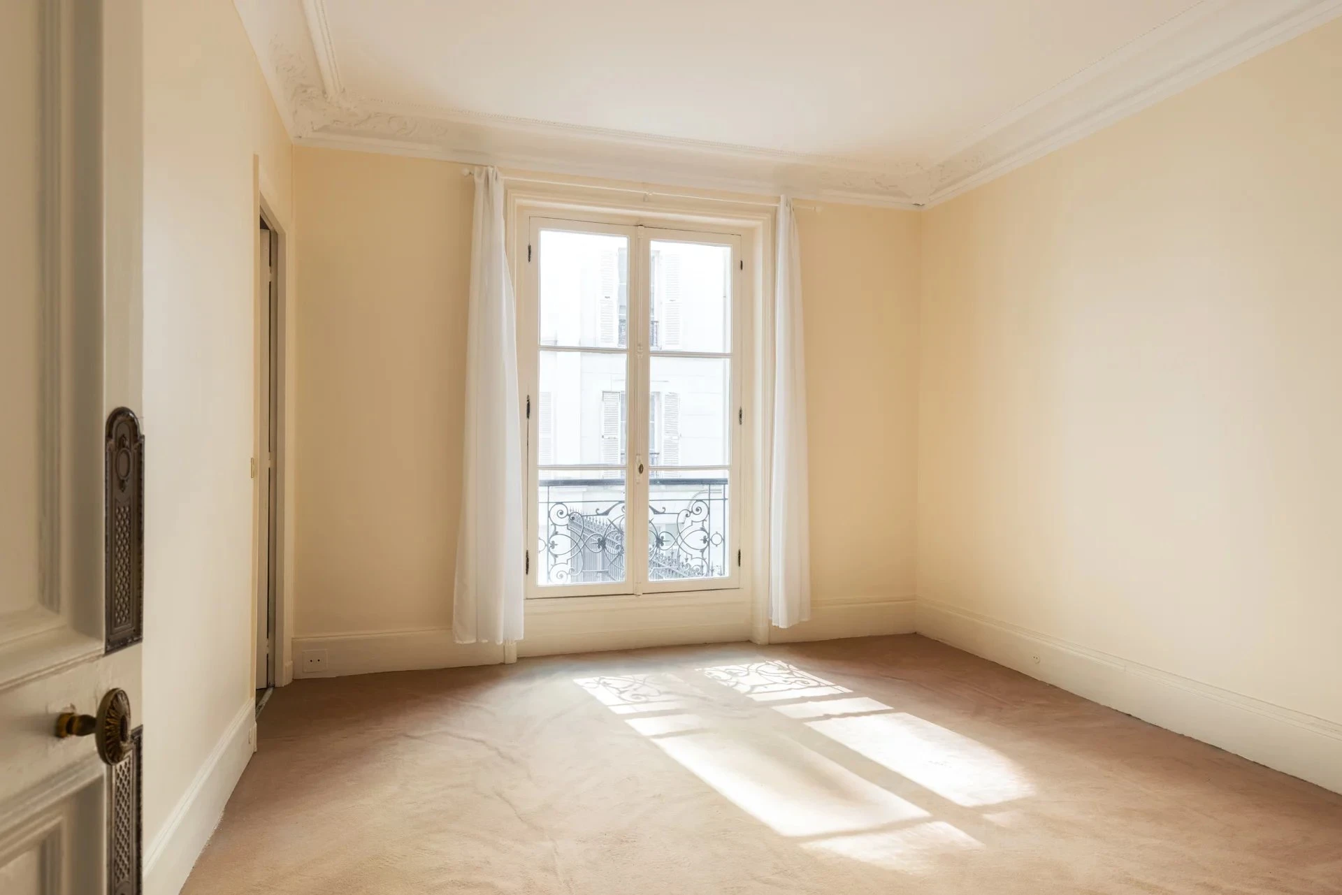 Image du bien : JOUFFROY- MALESHERBES  Parquet Moulures Cheminées 10