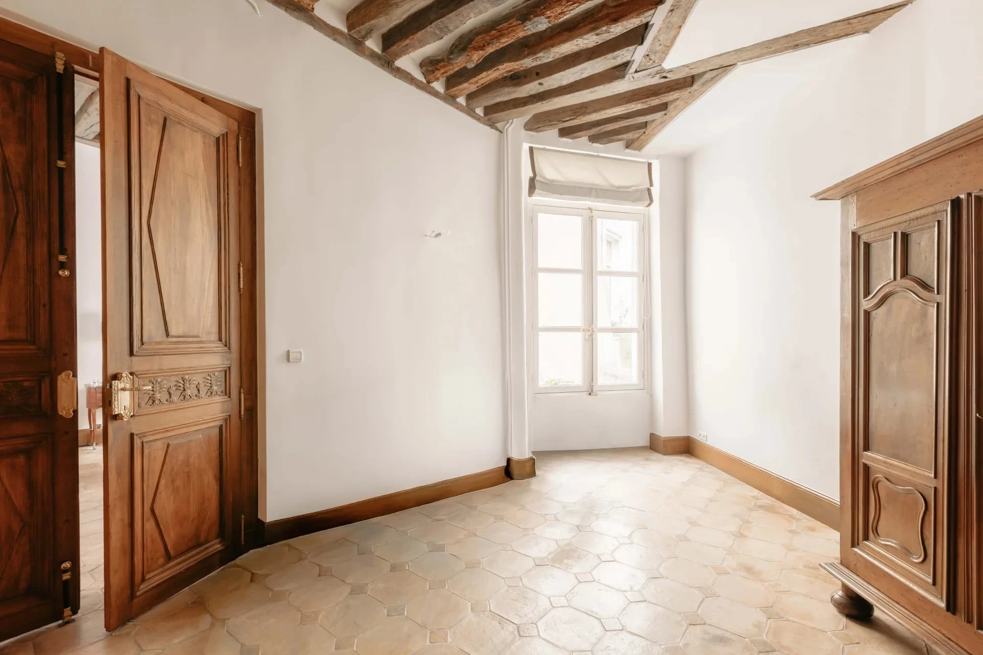 Picture of property: Authentic 18th-century duplex apartment alongside Notre-Dame 5