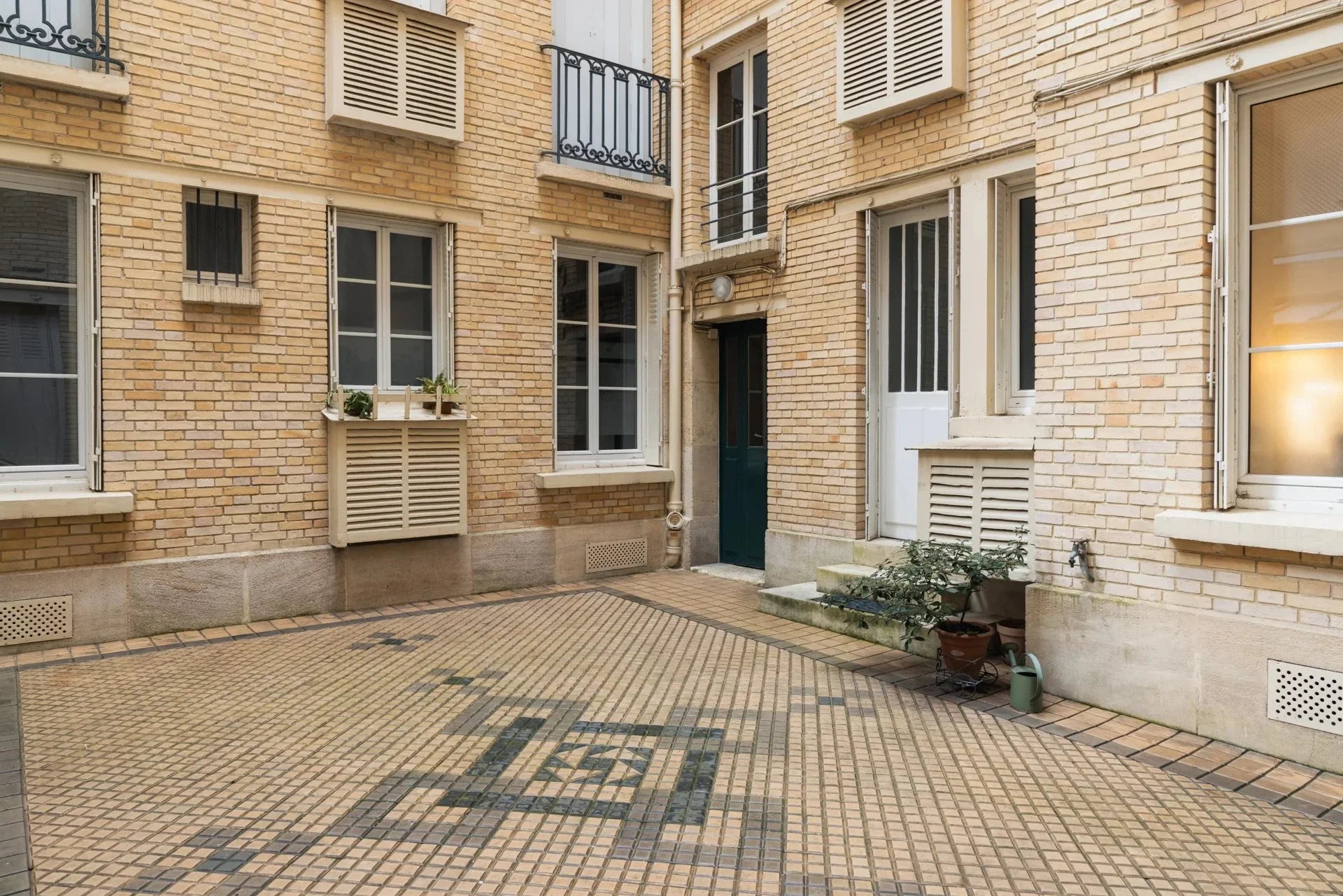 Picture of property:  12