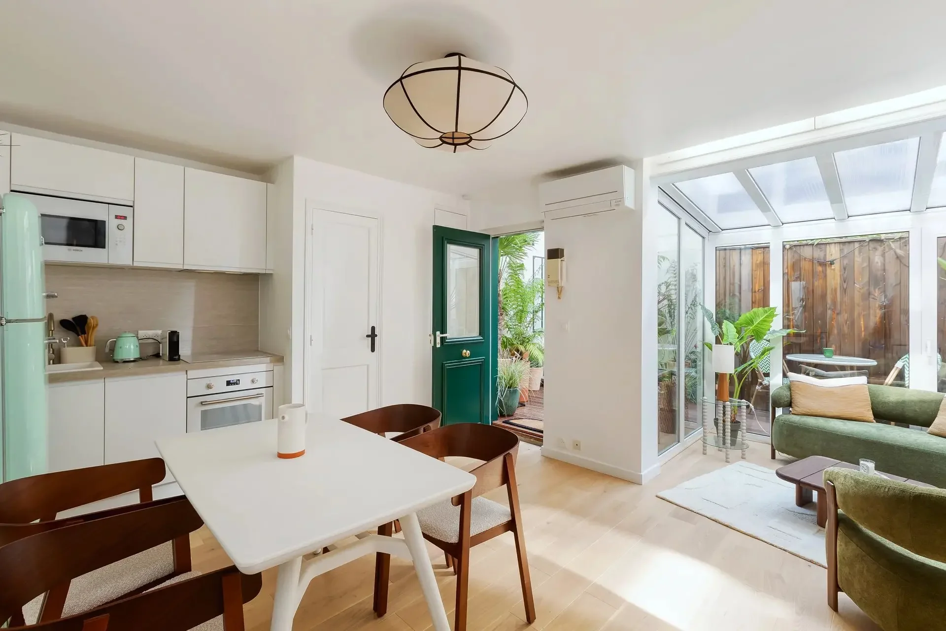 Maison de ville avec terrasse arborée