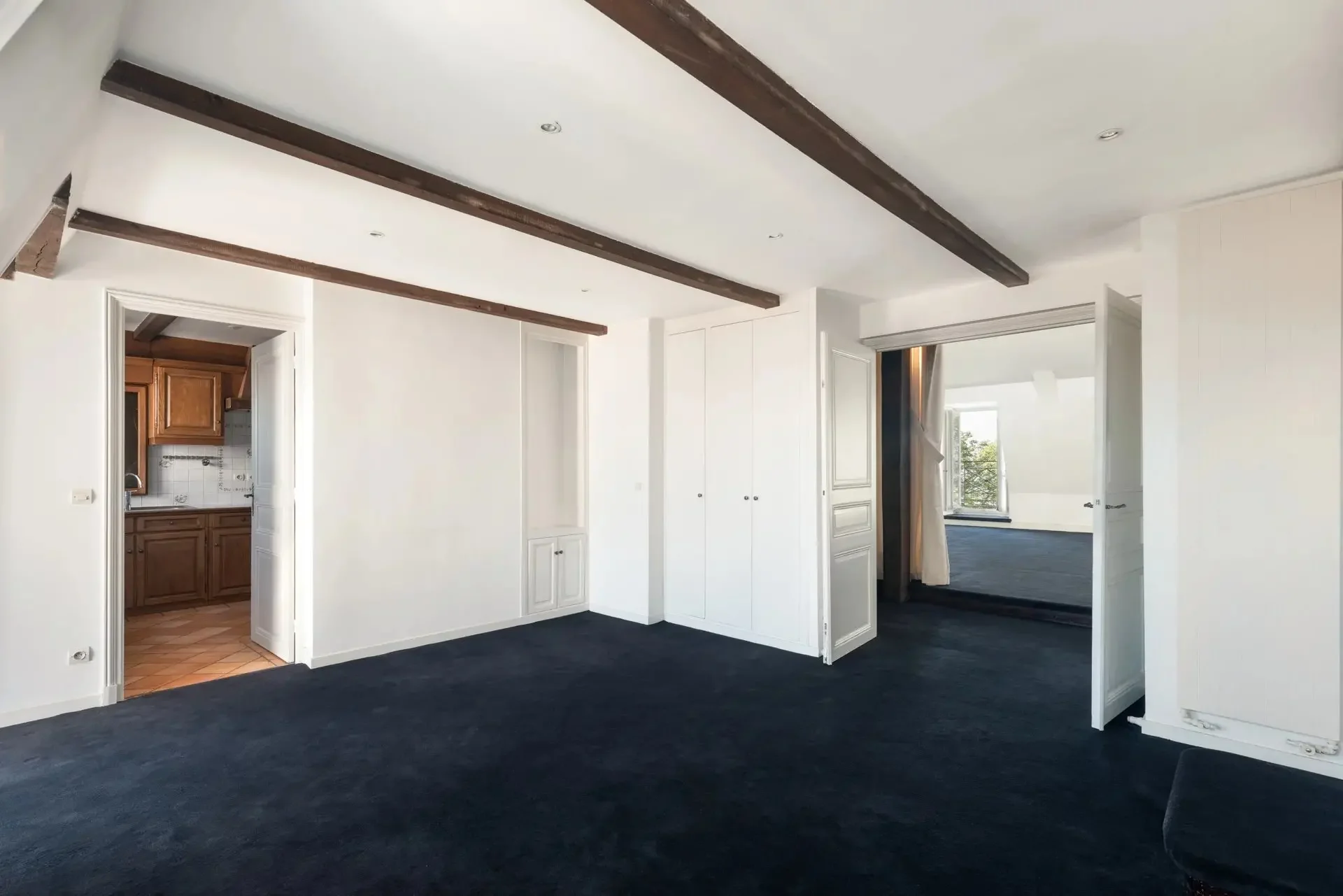 Picture of property: Exceptional location on the banks of the River Seine 5