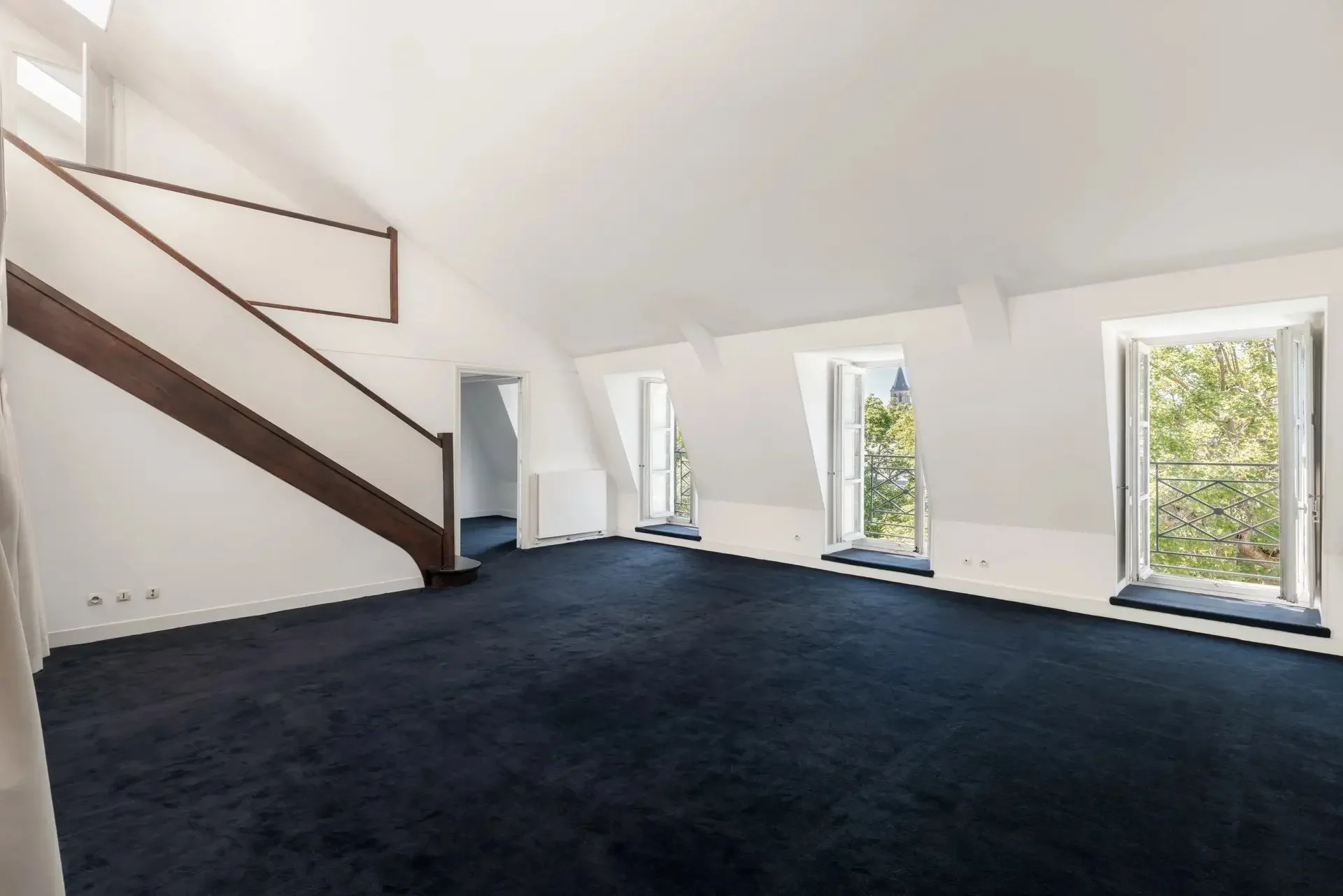 Picture of property: Exceptional location on the banks of the River Seine 2