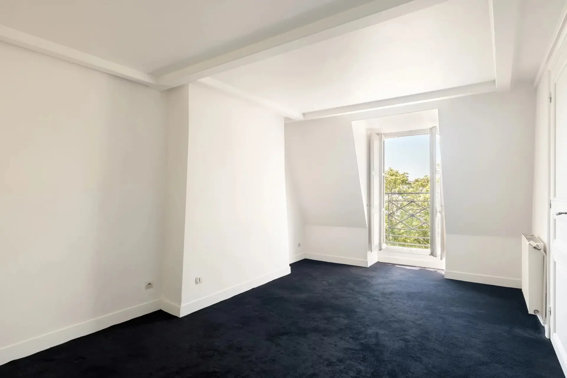 Picture of property: Exceptional location on the banks of the River Seine 9