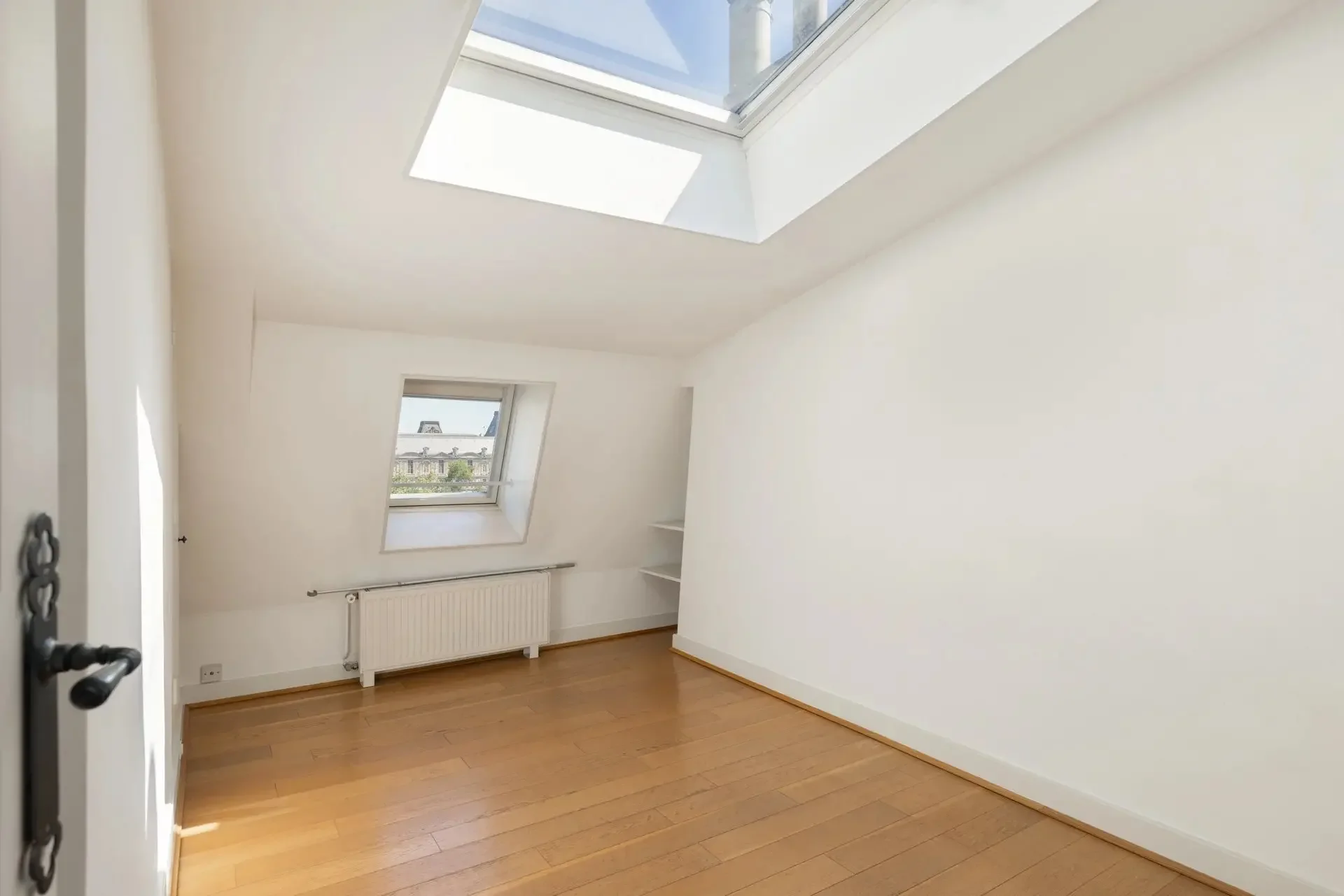 Picture of property: Exceptional location on the banks of the River Seine 11