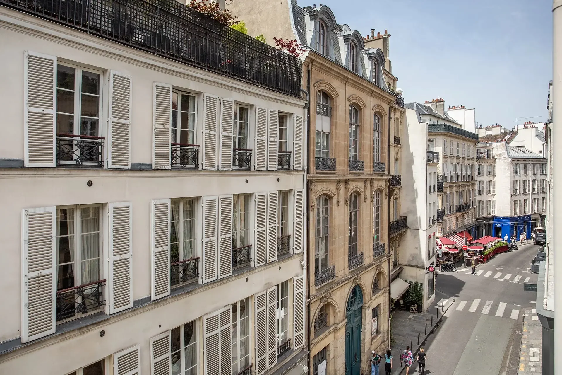 Au cœur du 7e arrondissement, élégant appartement de trois chambres