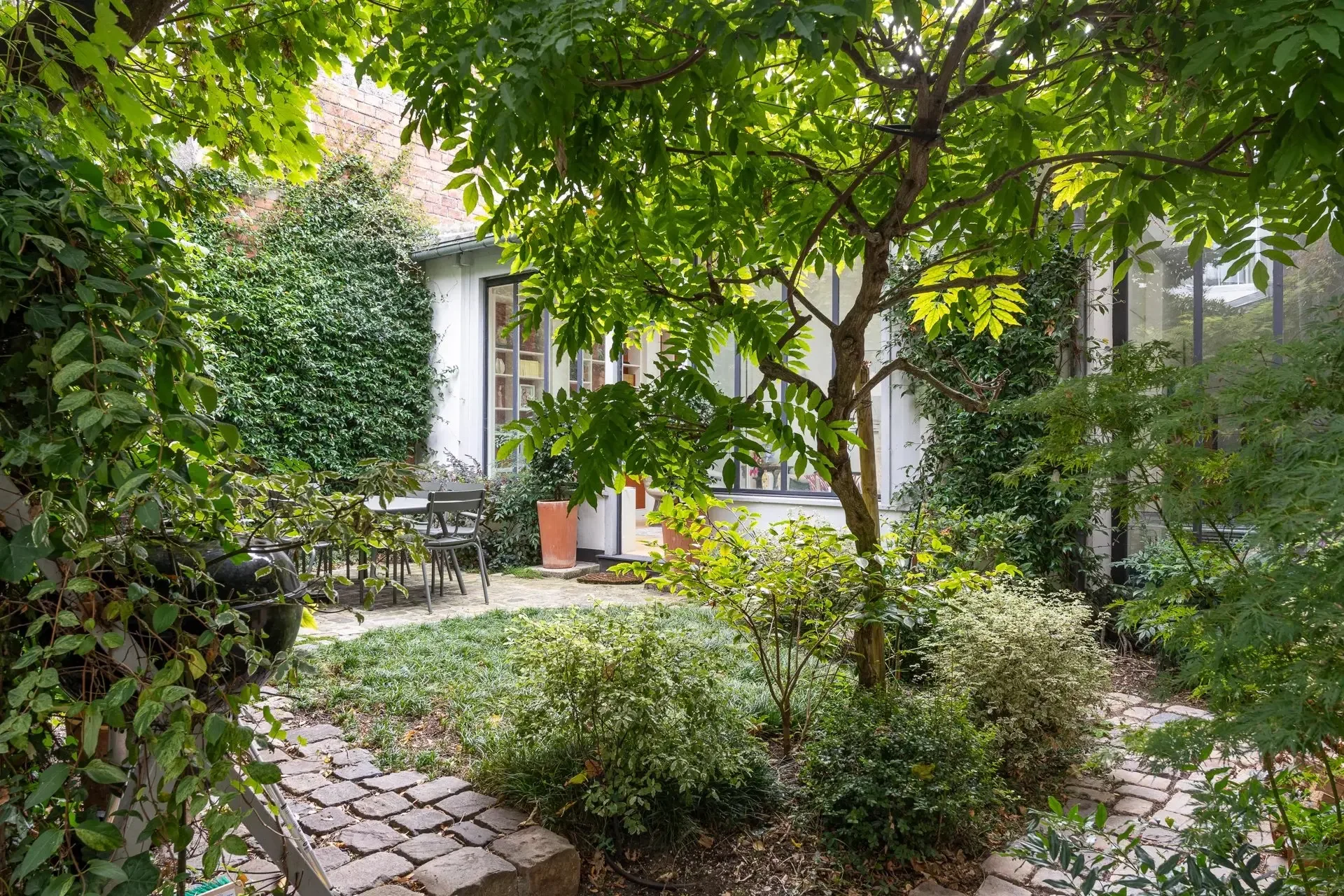 Picture of property: Elegance, privacy and timeless charm in one of Paris’s most coveted addresses. 3