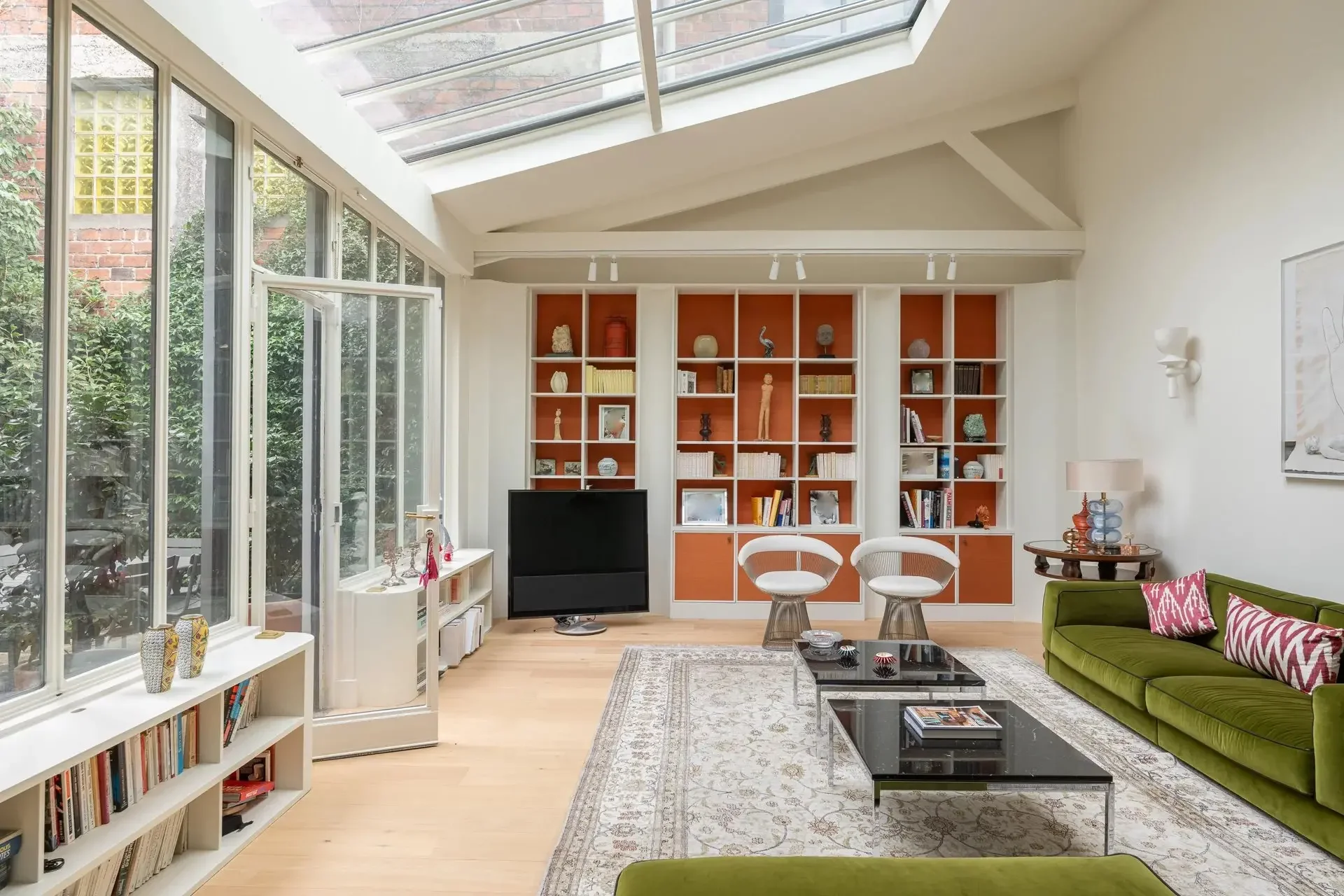Picture of property: Elegance, privacy and timeless charm in one of Paris’s most coveted addresses. 2