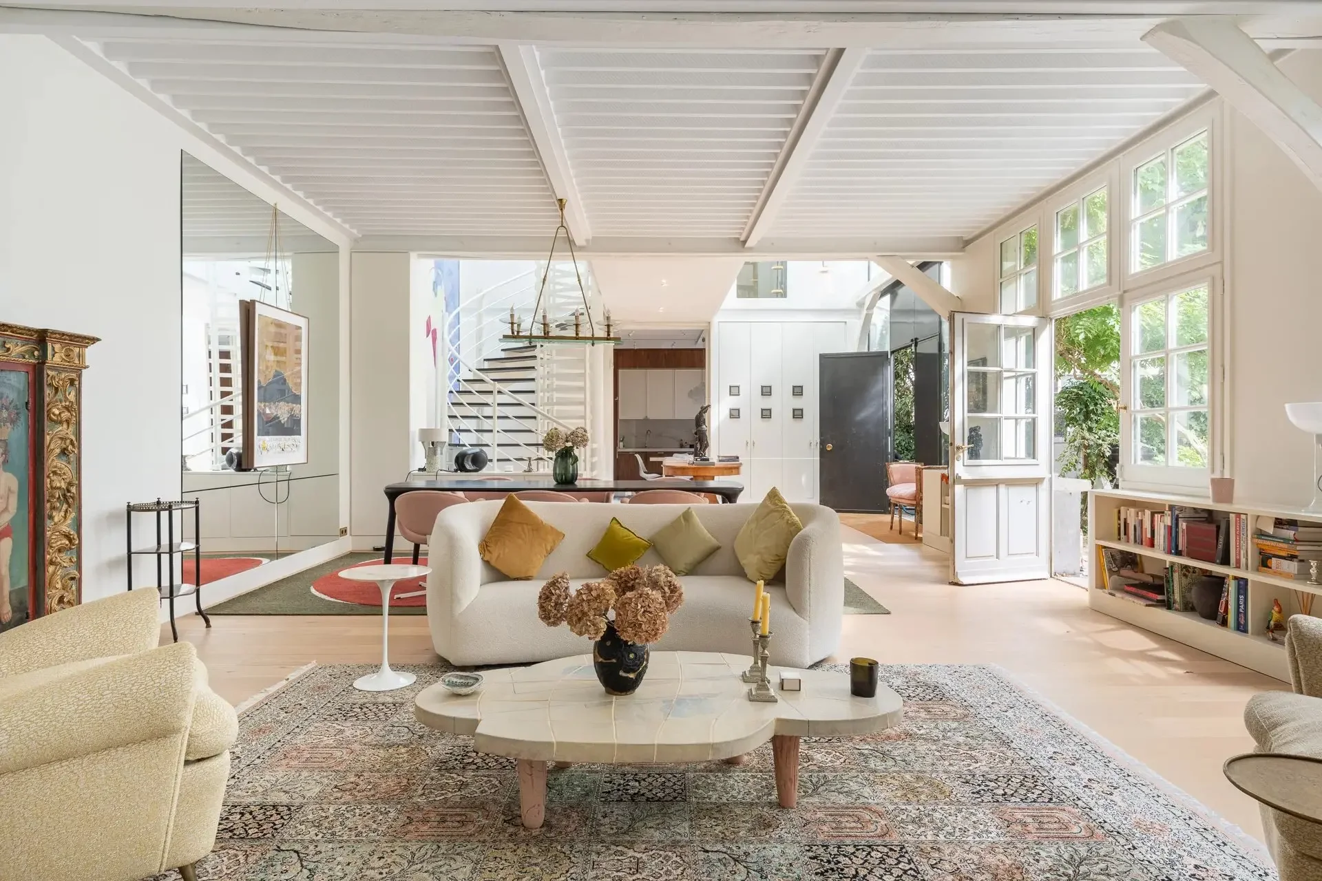 Picture of property: Elegance, privacy and timeless charm in one of Paris’s most coveted addresses. 5