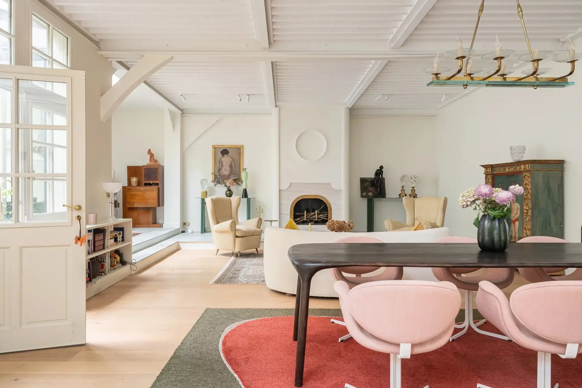 Picture of property: Elegance, privacy and timeless charm in one of Paris’s most coveted addresses. 6
