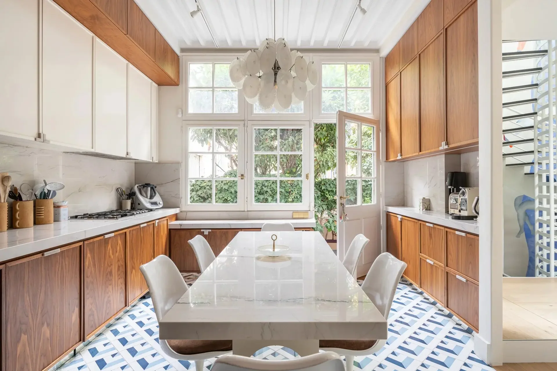 Picture of property: Elegance, privacy and timeless charm in one of Paris’s most coveted addresses. 7
