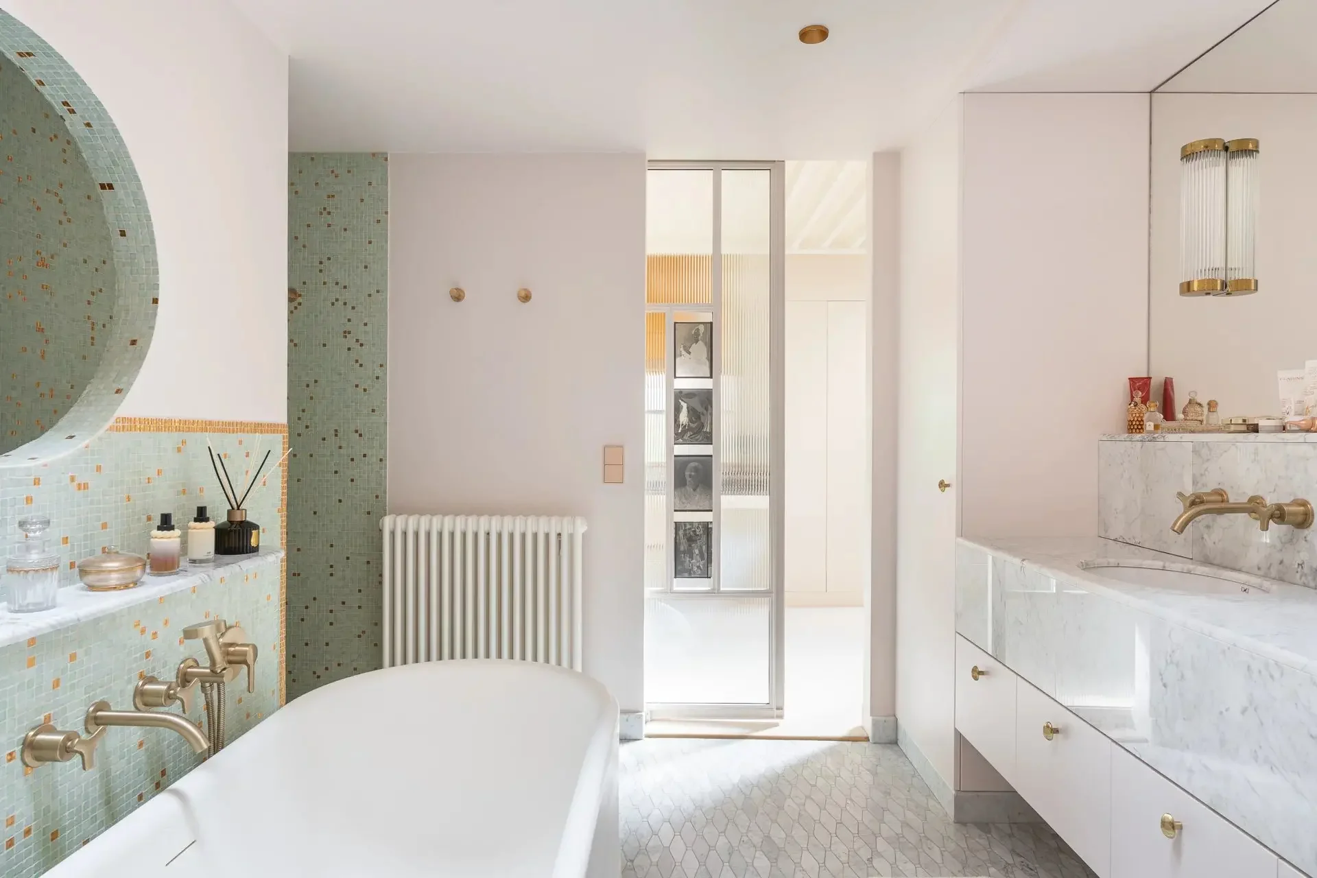 Picture of property: Elegance, privacy and timeless charm in one of Paris’s most coveted addresses. 9