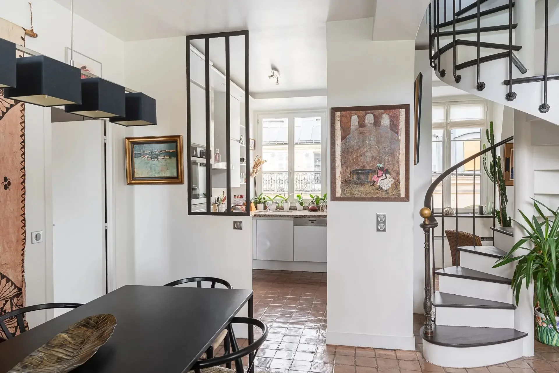 Picture of property: Charming Duplex with Balconies in the Upper Floors of a Remarkable Heritage Building 9